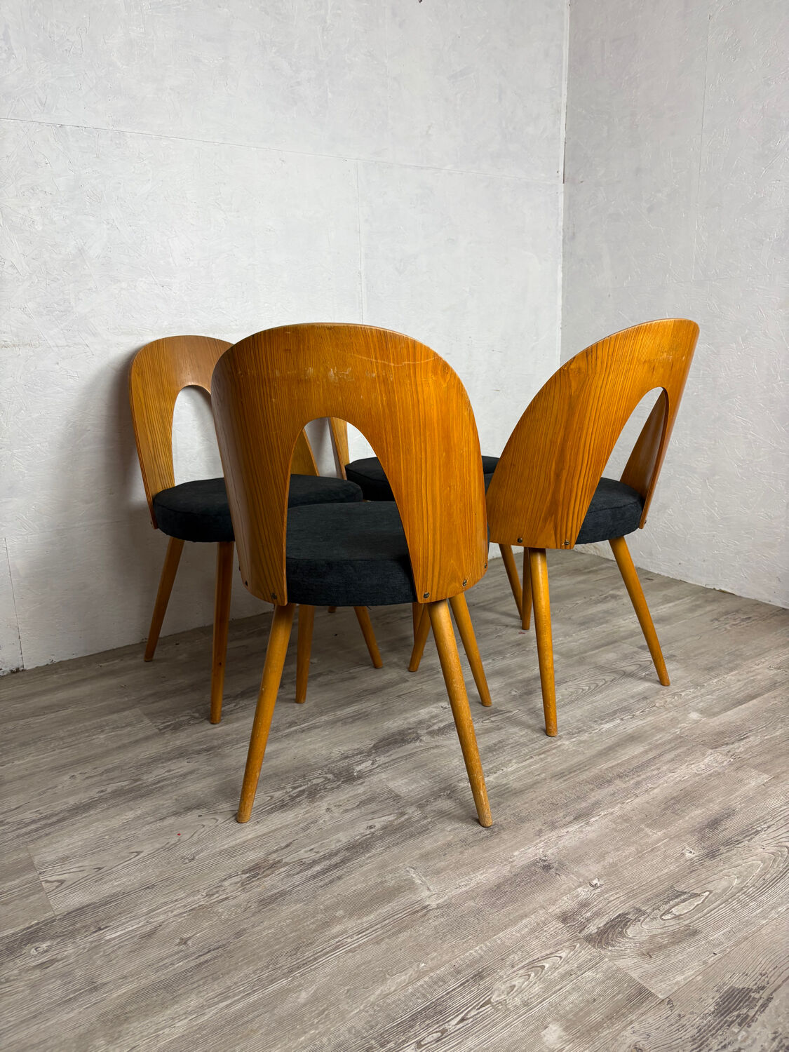 10 Antonin Suman chairs