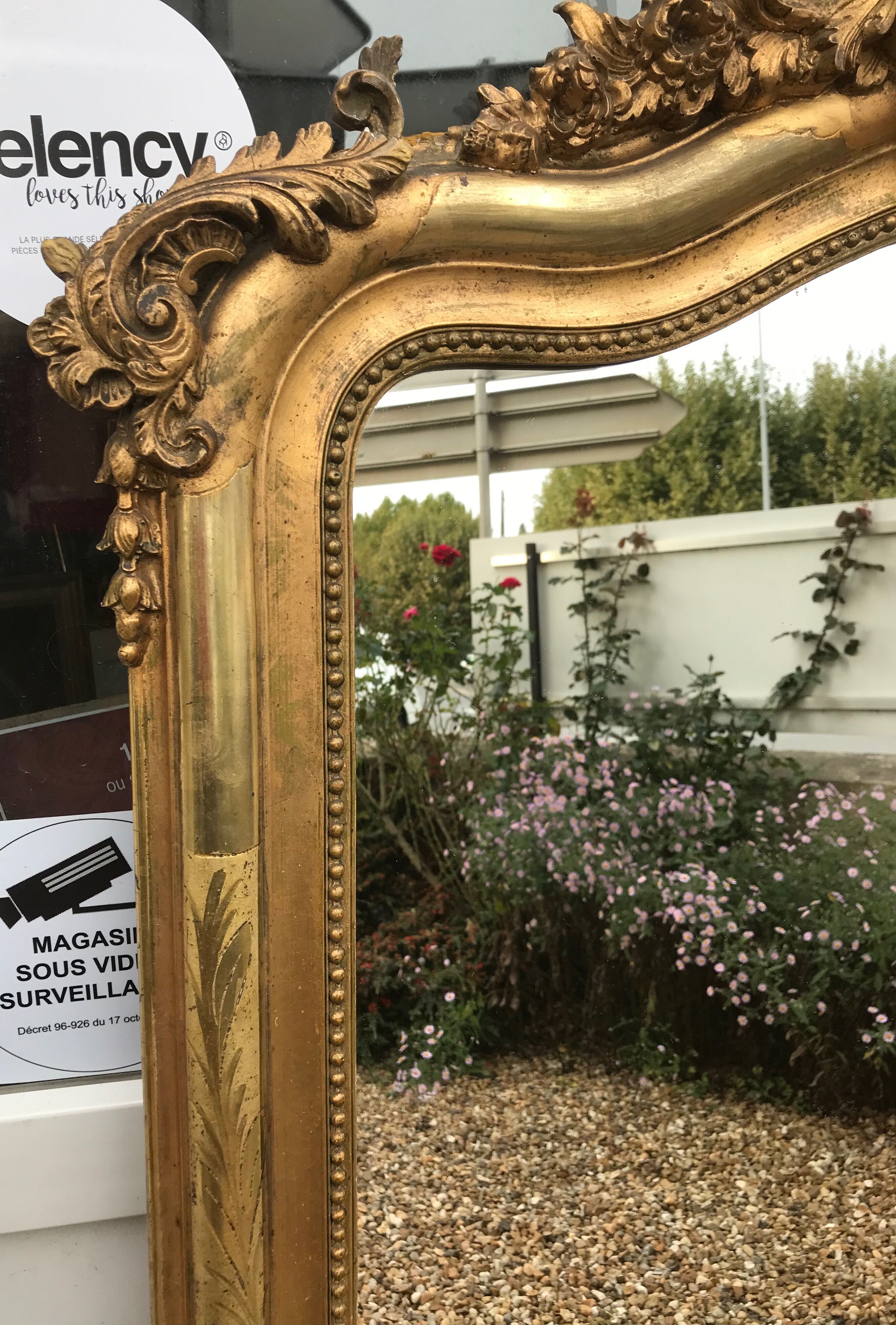 Mirror with a golden leaf pediment, 151x90cm