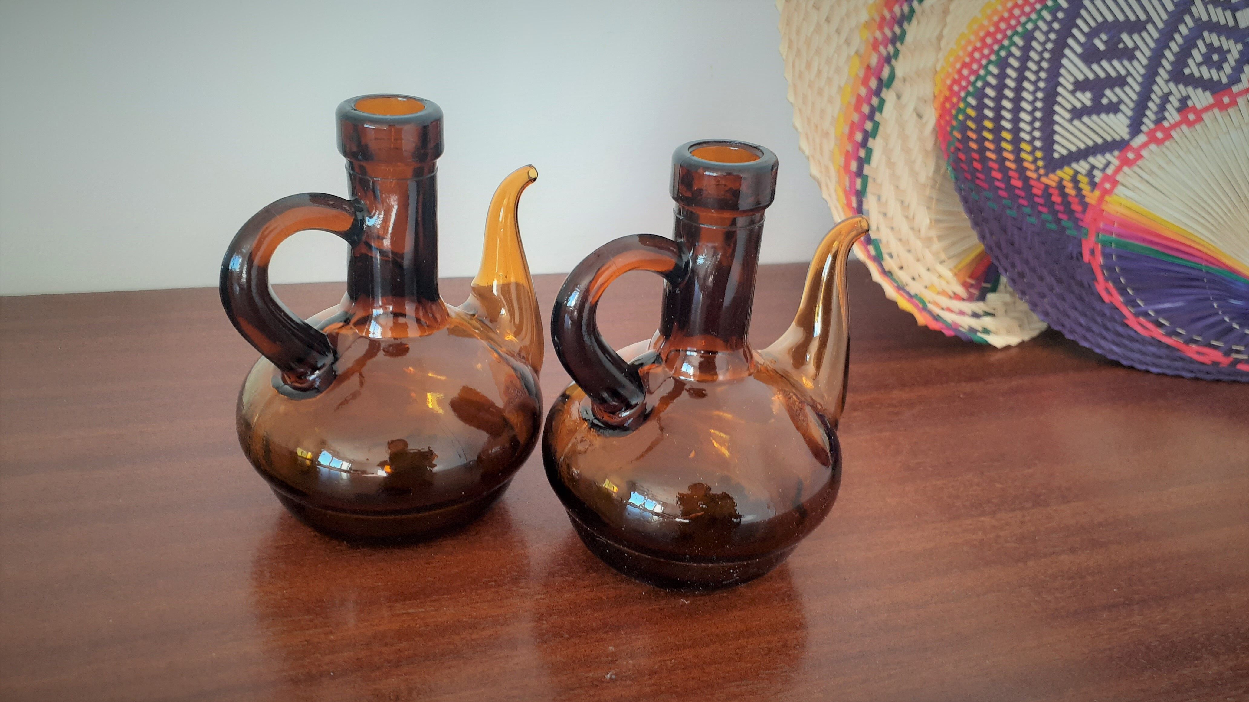 Pitcher oil and vinegar