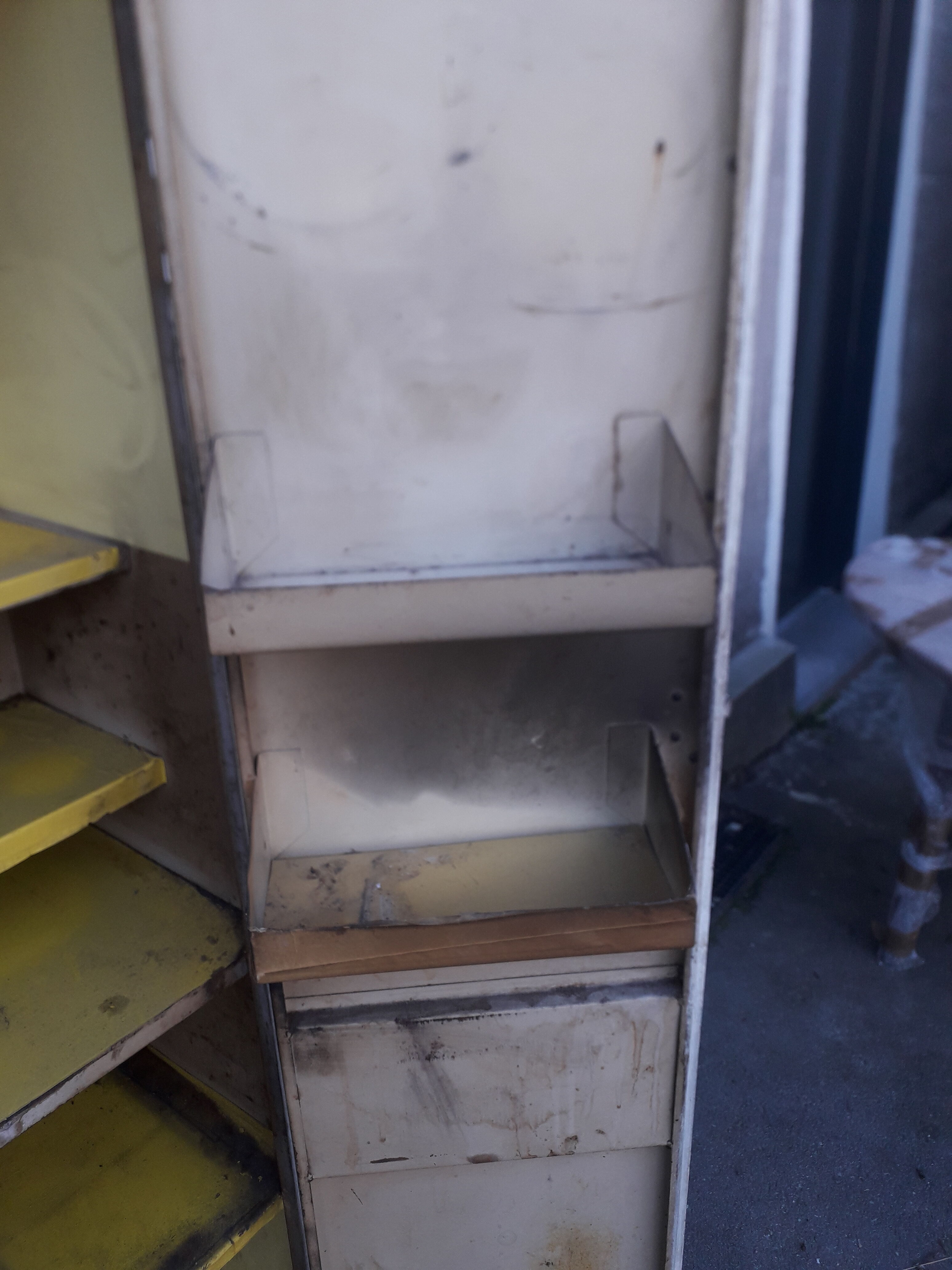 Armoire métallique d'atelier