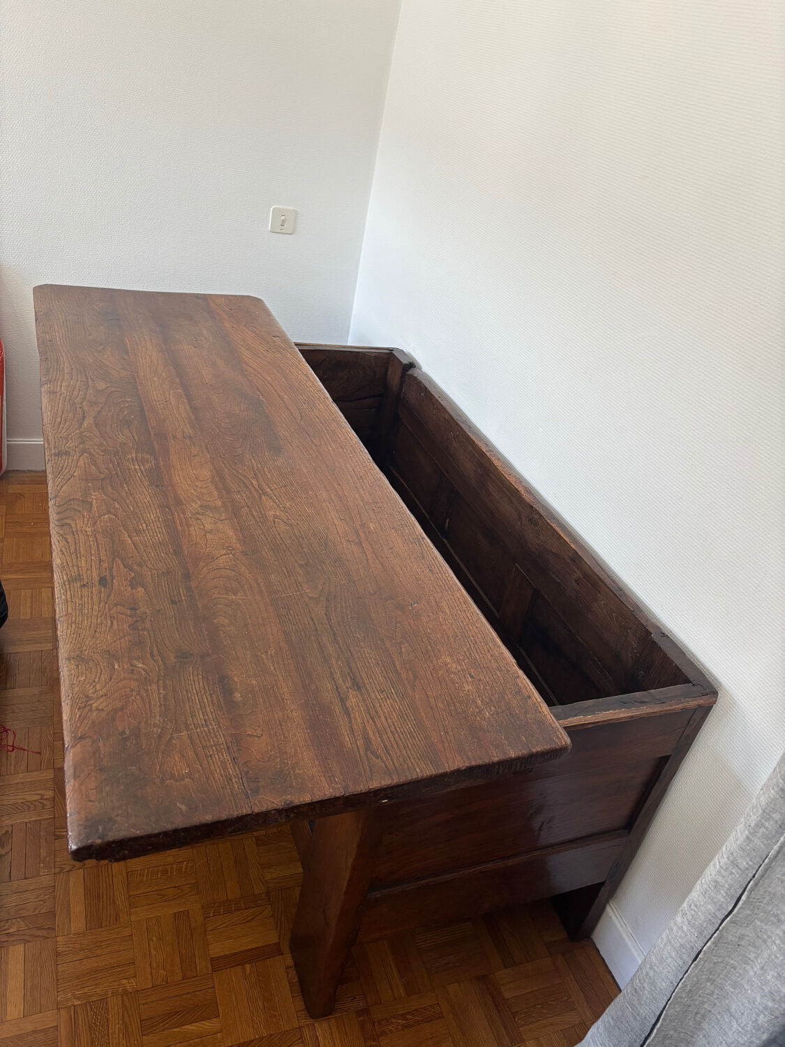 Grand coffre ancien en chêne massif – XIXe – belle patine d’origine