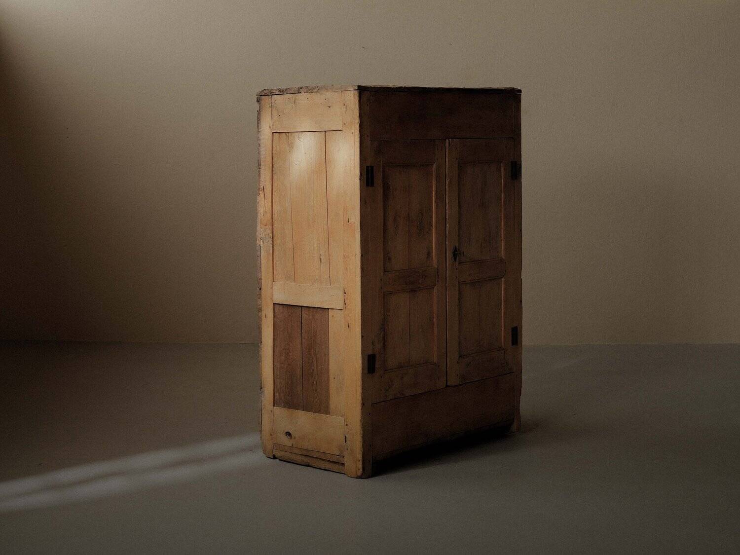 Petit meuble paysan en bois massif, vers 1900