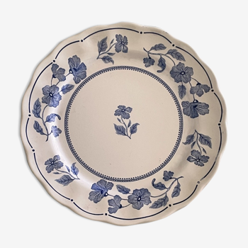 Plate with floral decoration in porcelain