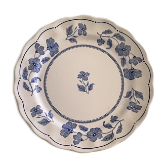 Plate with floral decoration in porcelain