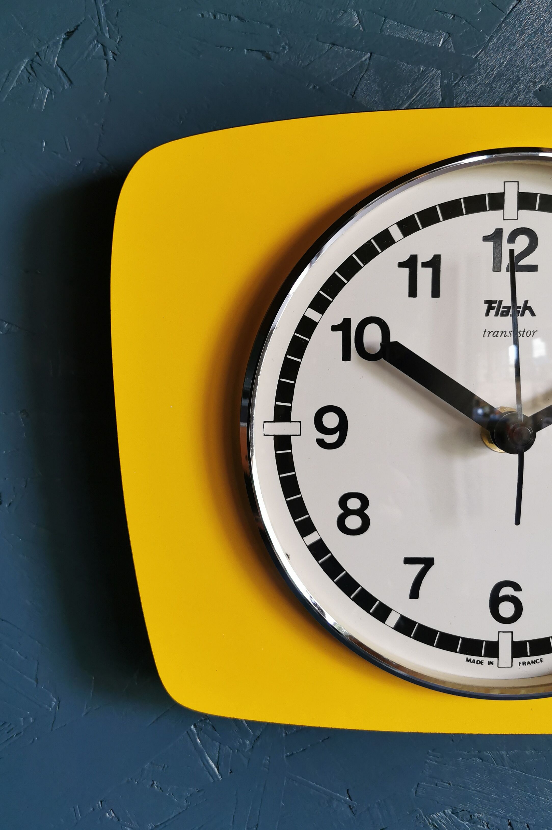 Vintage clock silent rectangular wall clock "Yellow Flash"