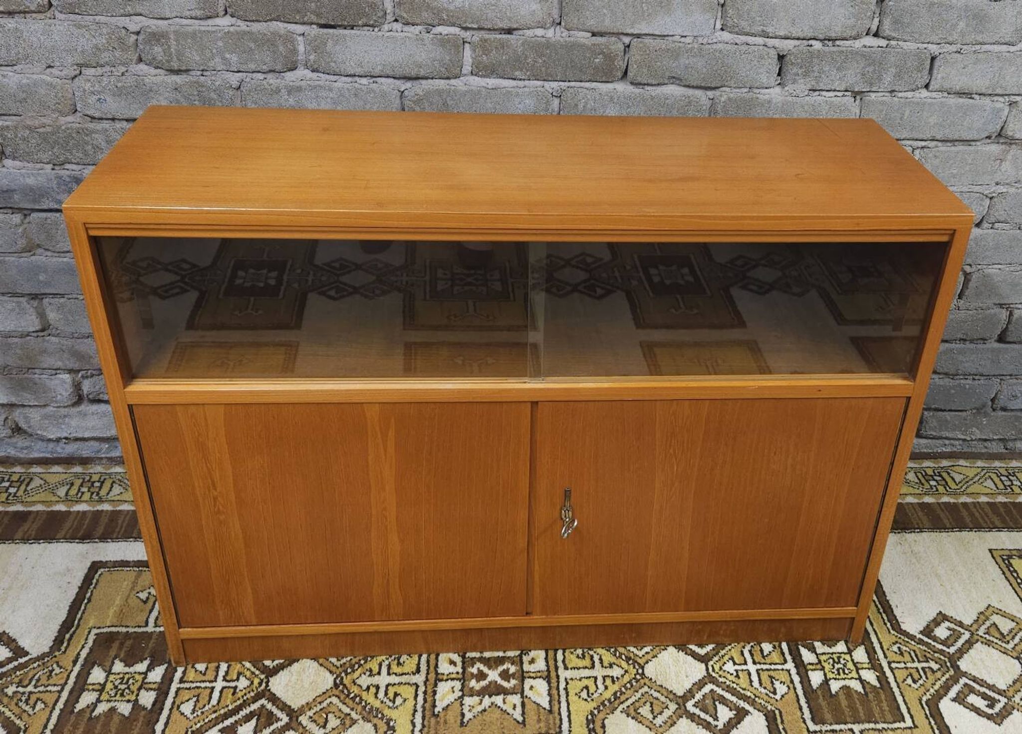 Meuble vitrine 2 portes 1960