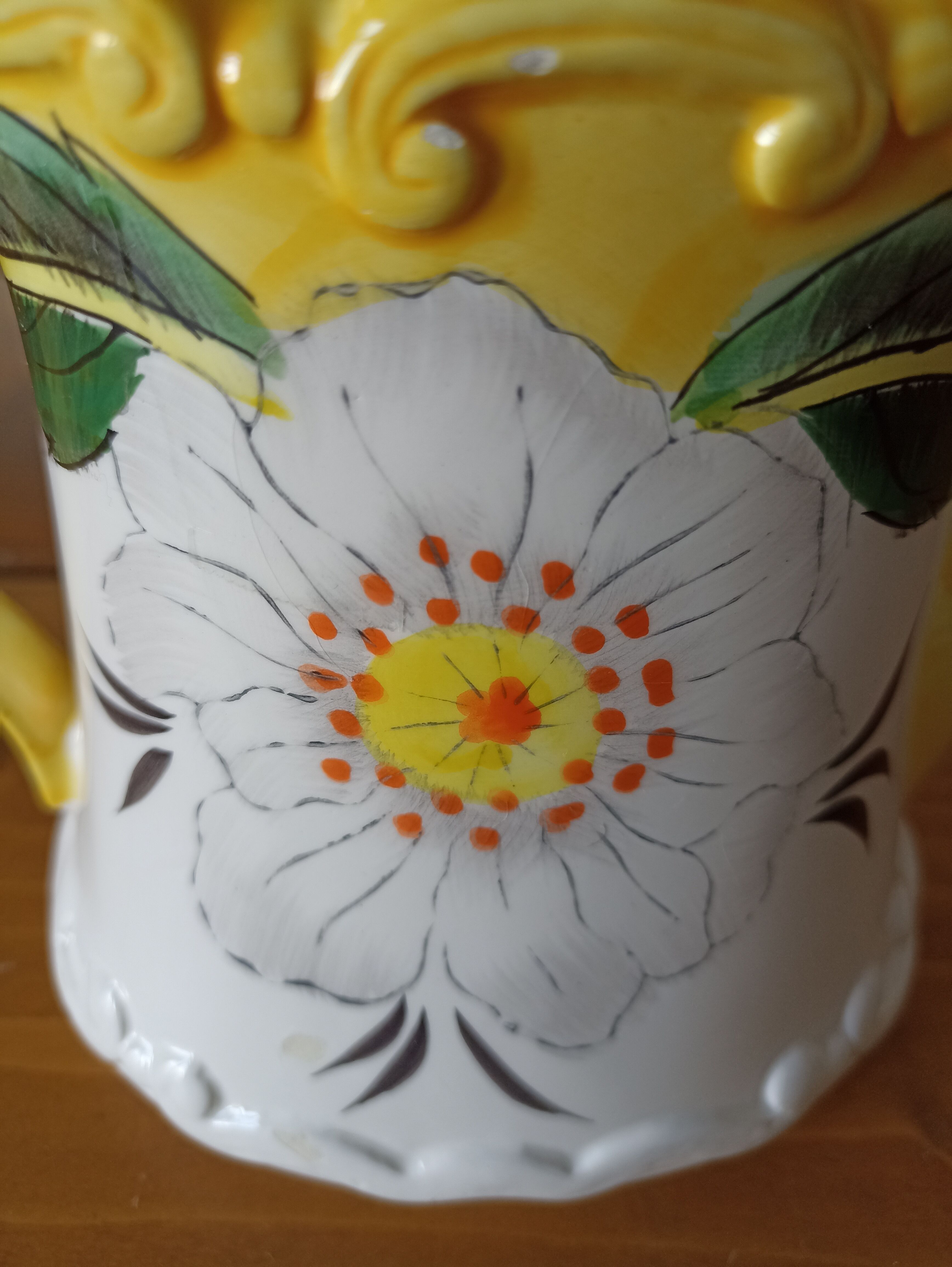 Teapot porcelain white daisies