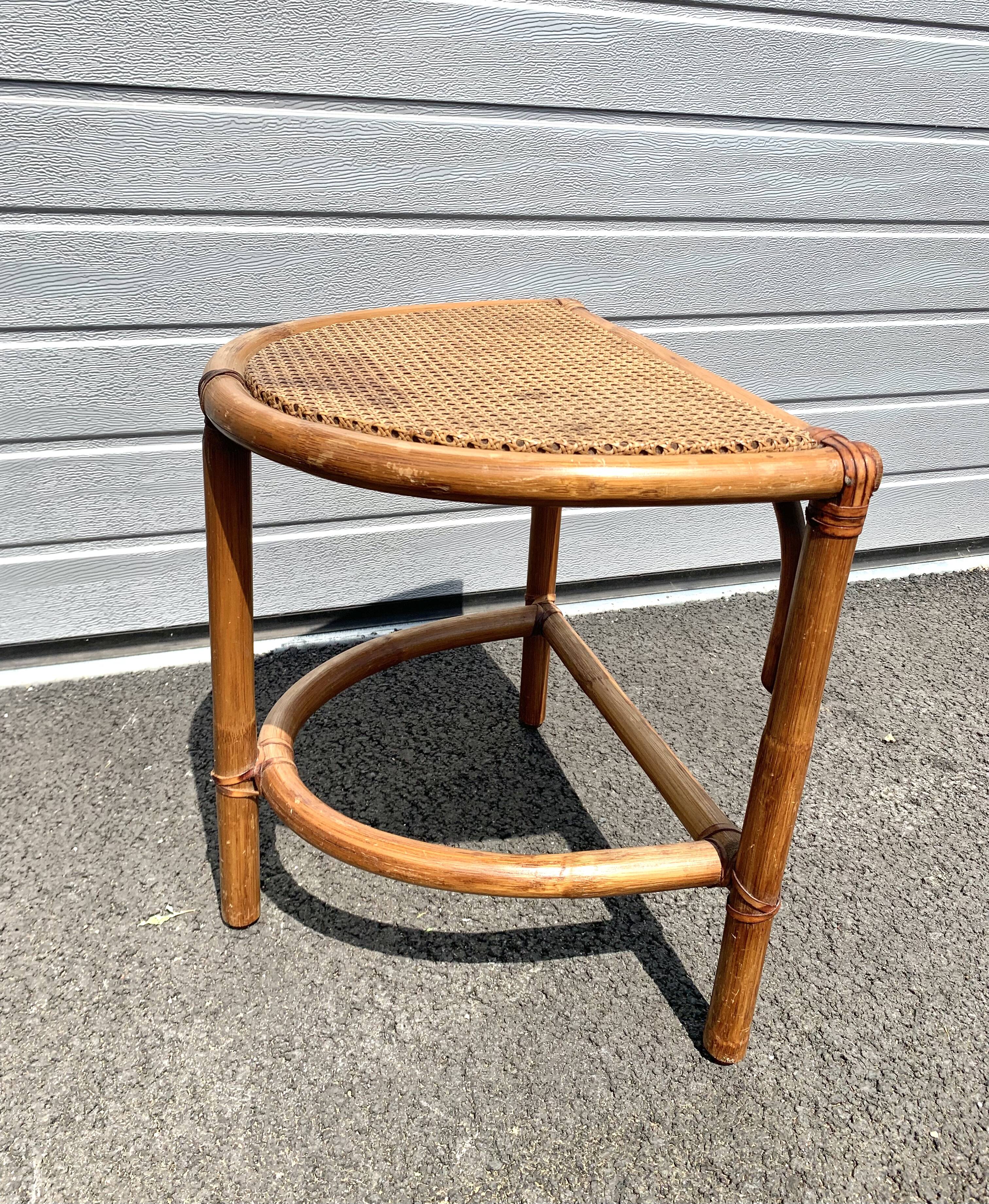 Table de chevet en rotin