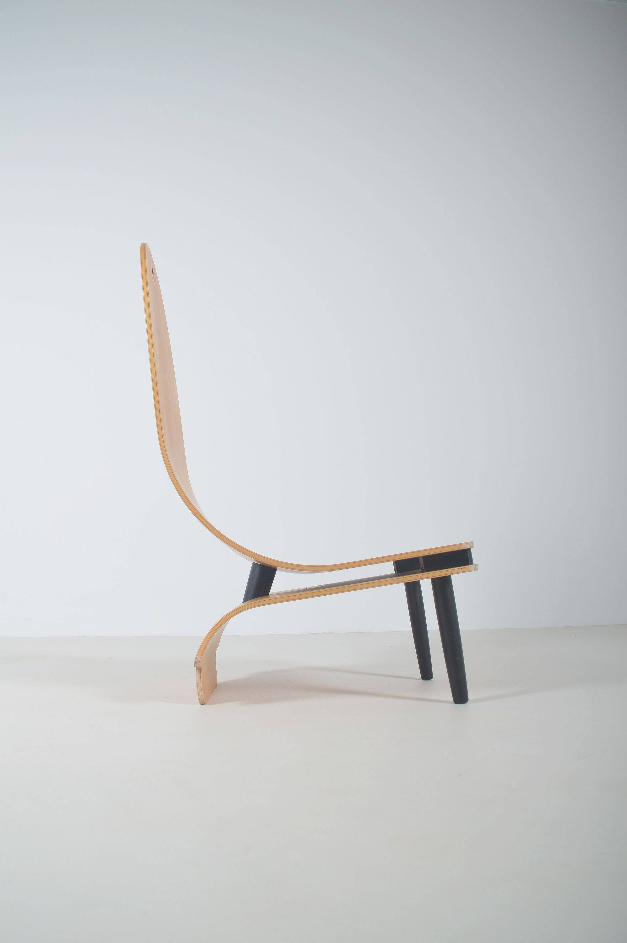 Chaise longue en bois au design danois unique