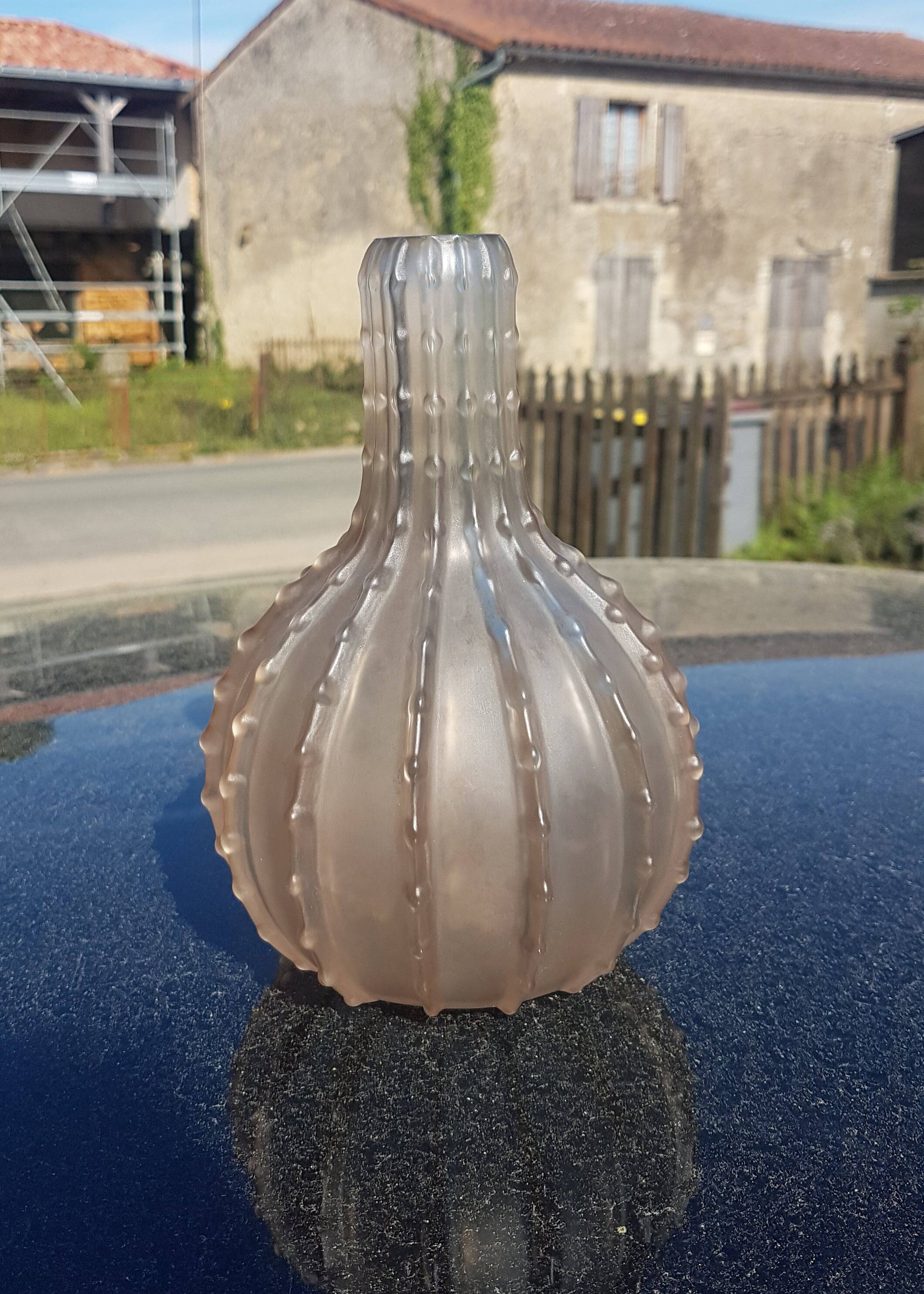Vase Lalique modèle dentelé