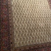 Tapis d'Orient en laine entièrement réalisé à la main
