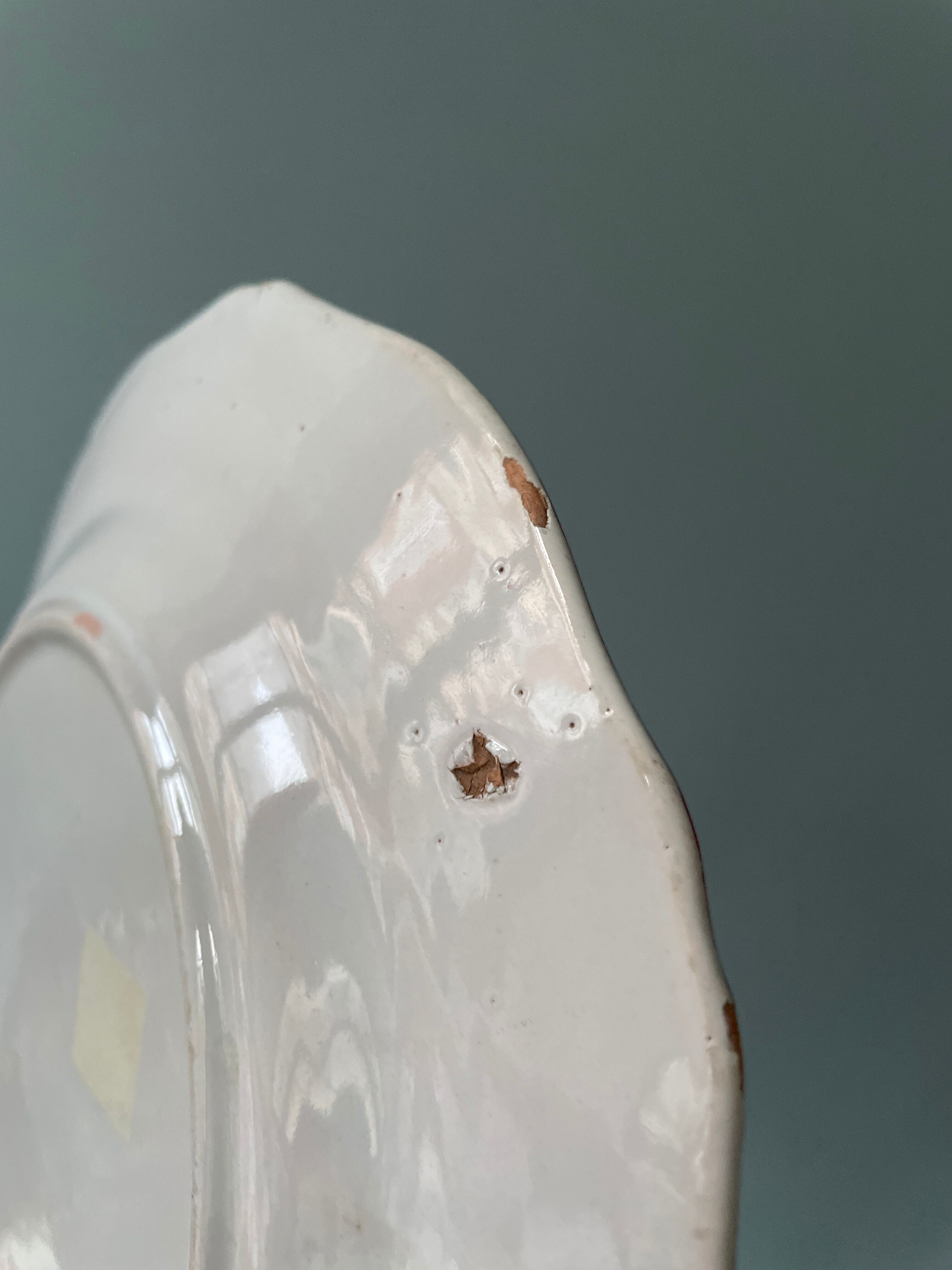 Set of 2 plates XIXth Les Islettes, rooster decoration and flowery basket