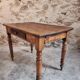 Table française ancienne en noyer – Table de cuisine ou bureau du XIXe siècle avec tiroir (100 × 64 × 74 cm)