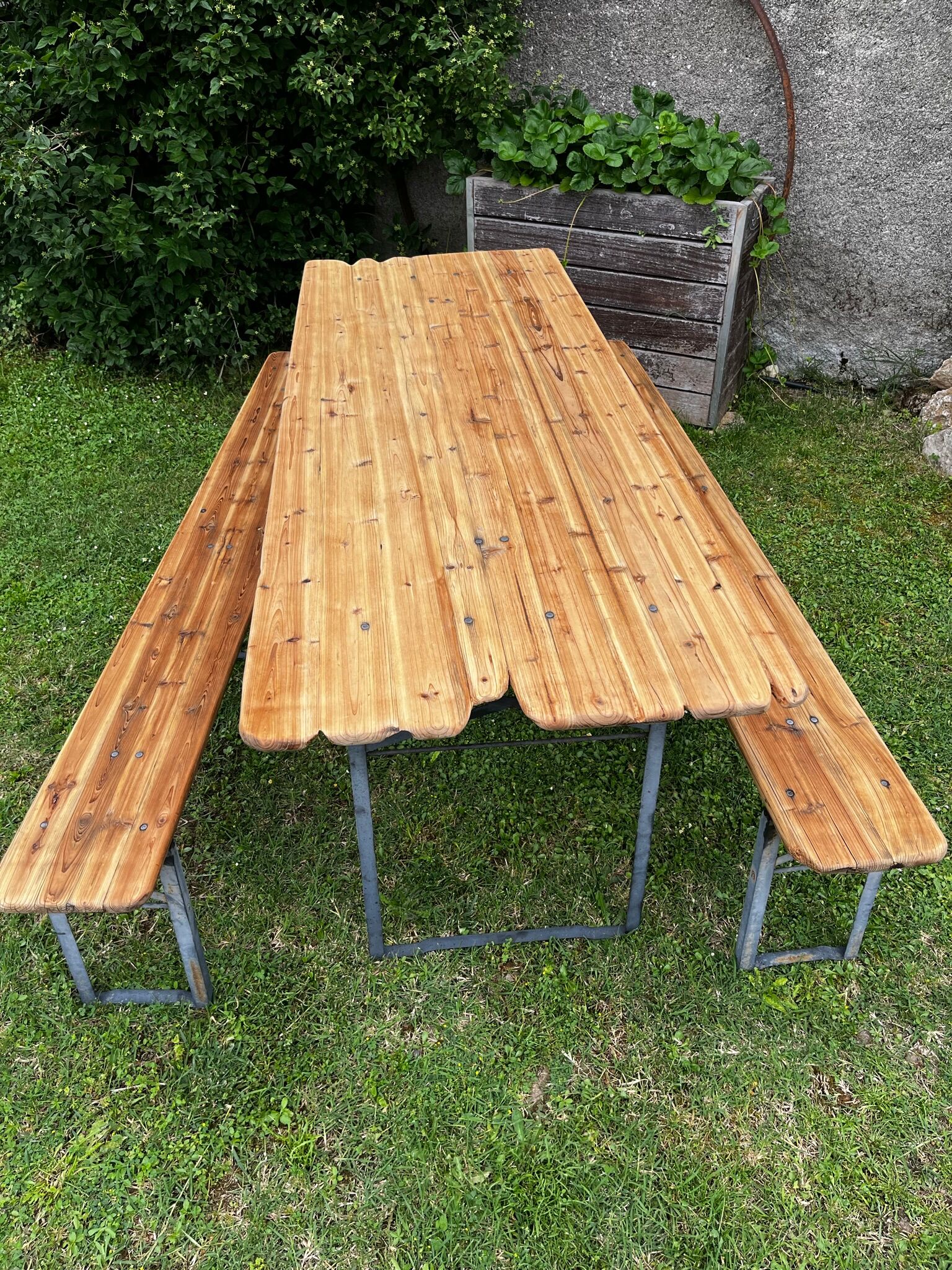 Guinguette table and benches