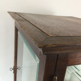 Showcase to be placed in oak