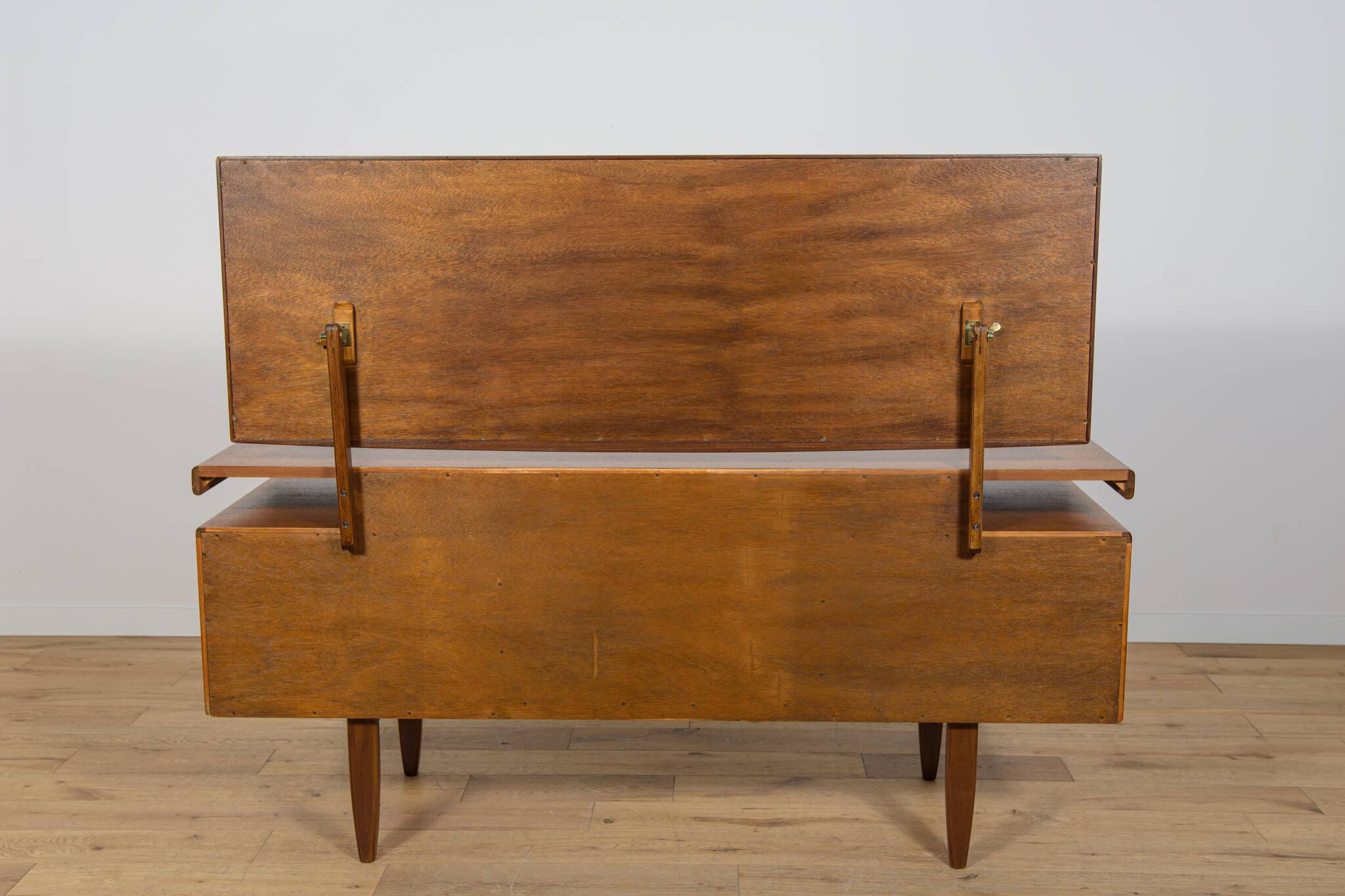 Coiffeuse du milieu du siècle par Victor Wilkins pour G-Plan, Royaume-Uni, 19