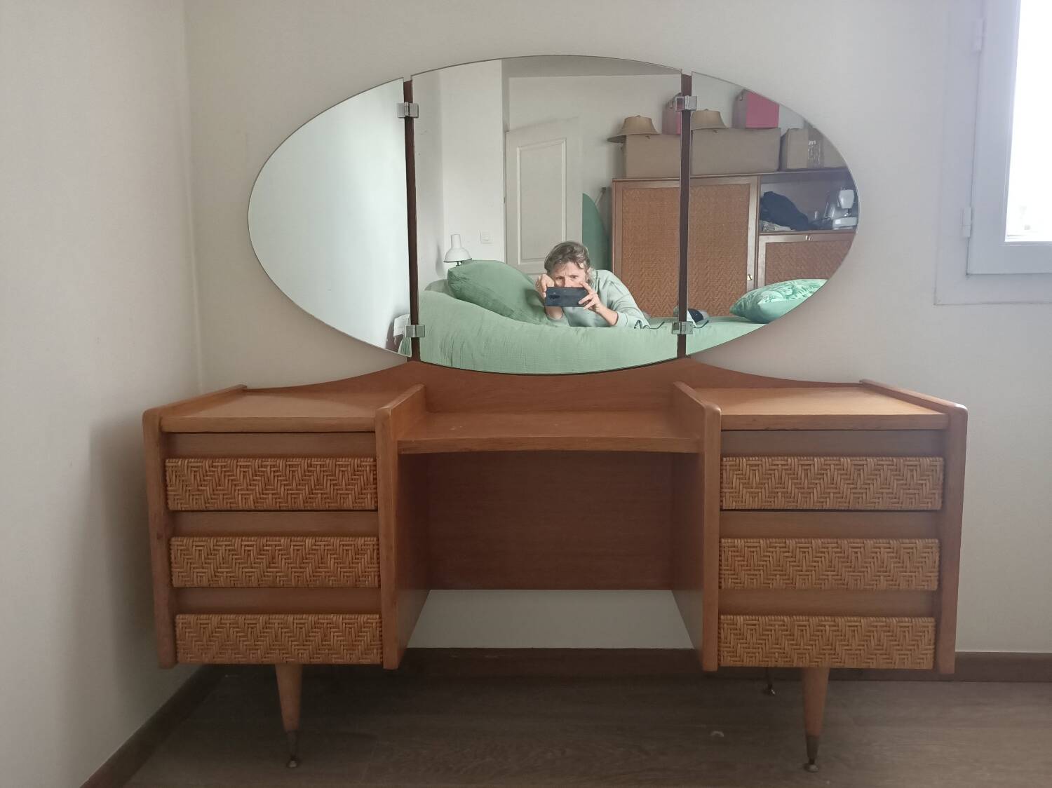 Triptych dressing table