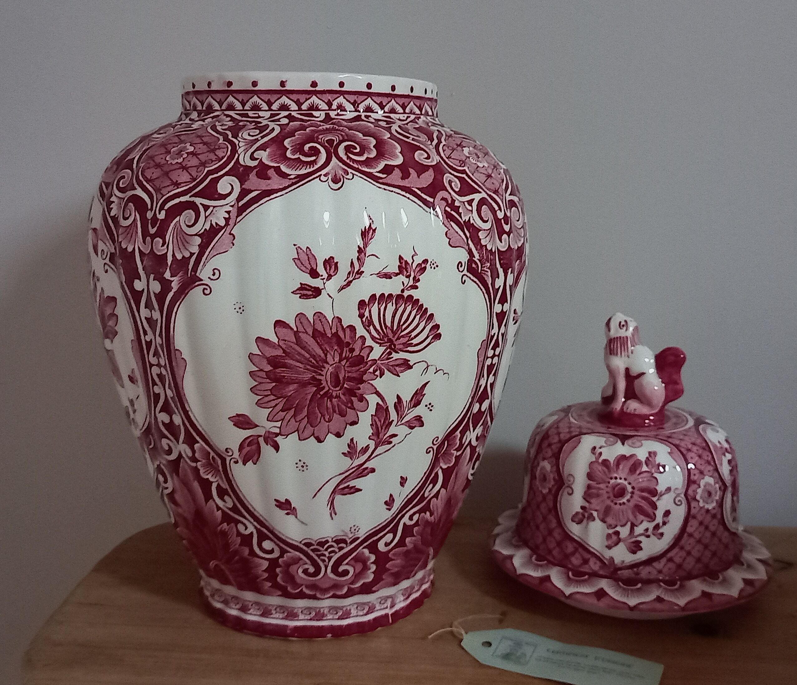 Covered vase Royal Sphinx Maastricht Petrus Regout & Co