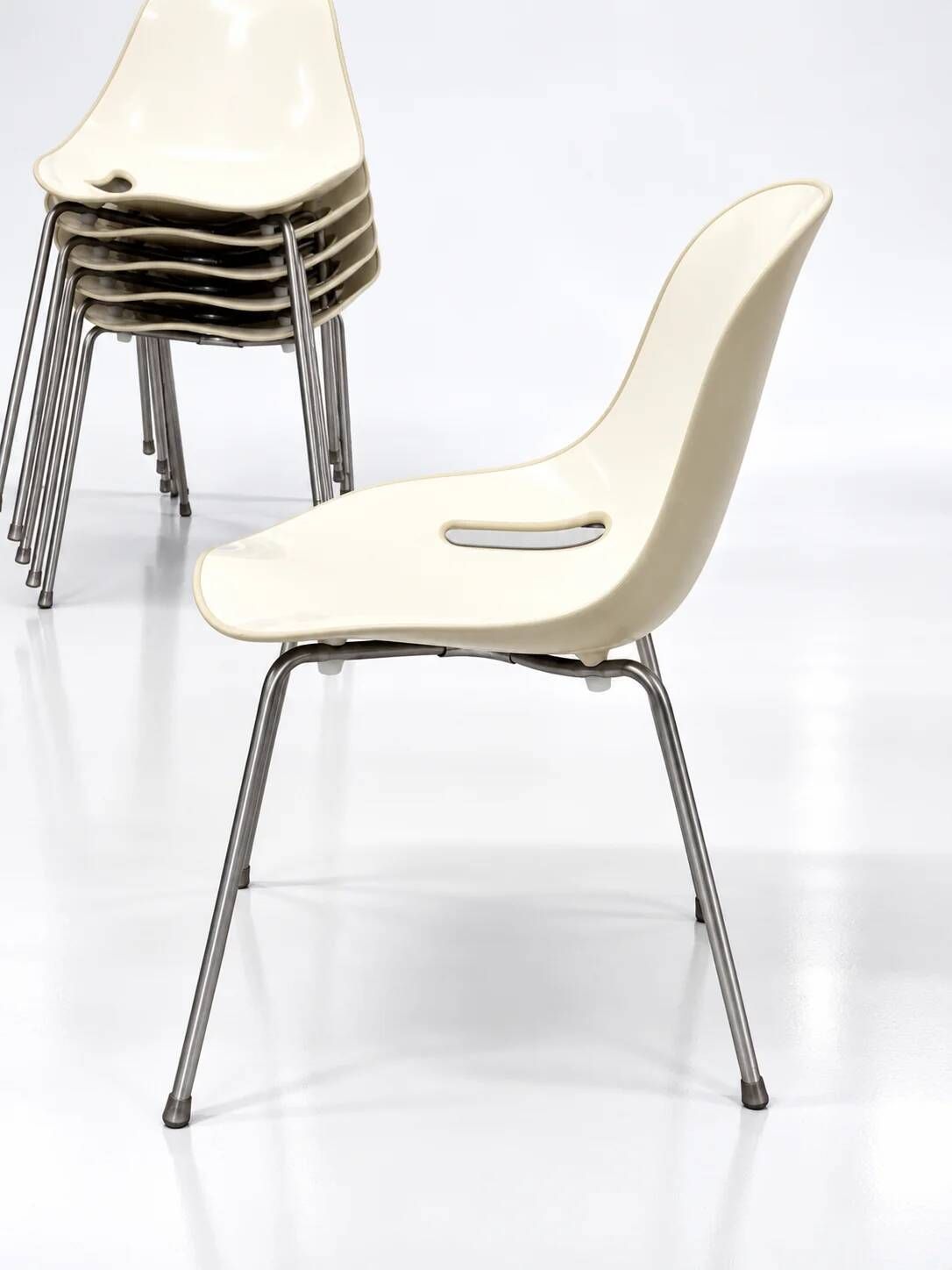 Set of 6 stackable chairs "Lola" by Syn Design