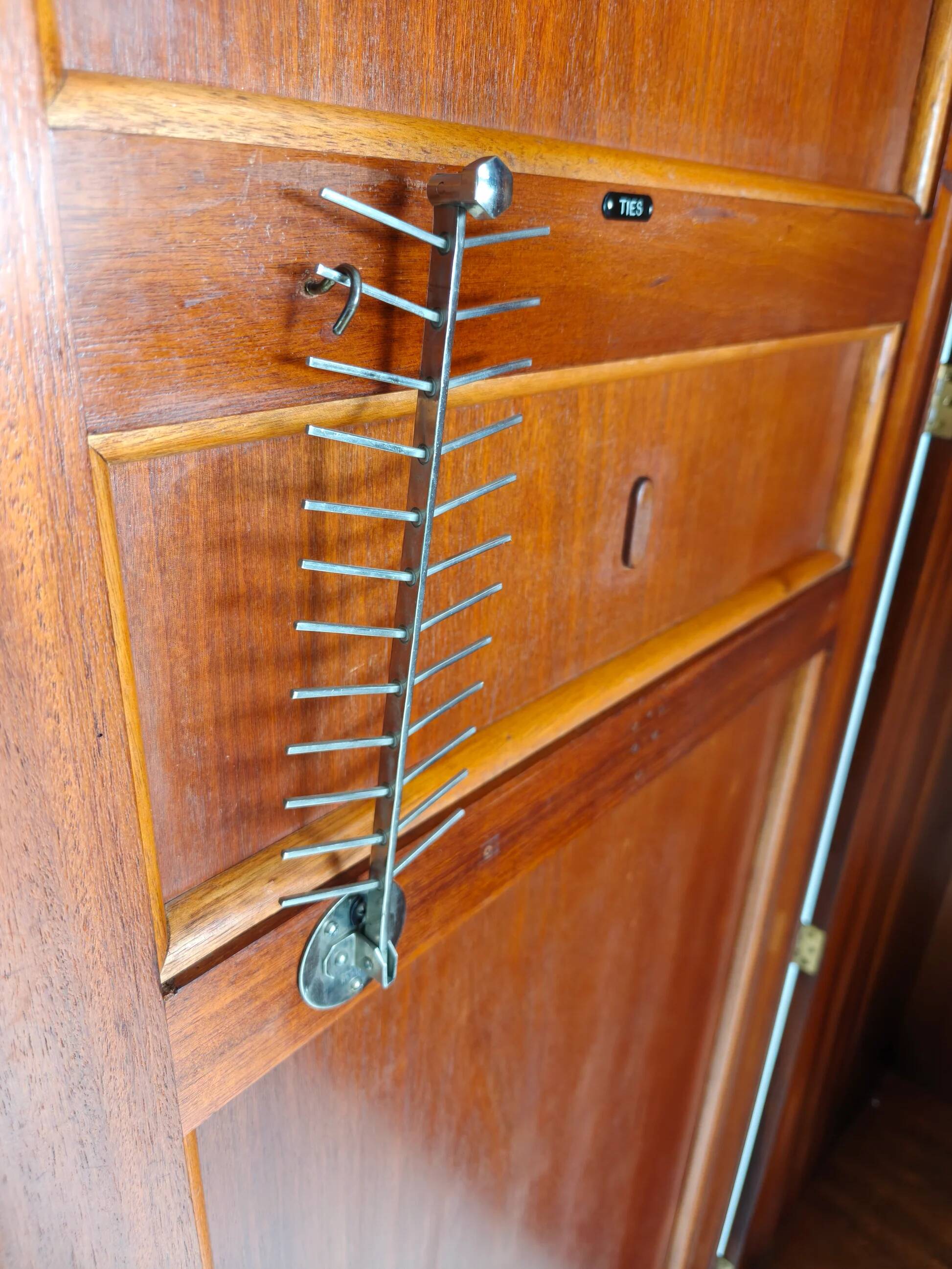 Belle garde-robe pour homme Art déco anglais des années 1920 Compactom Ltd