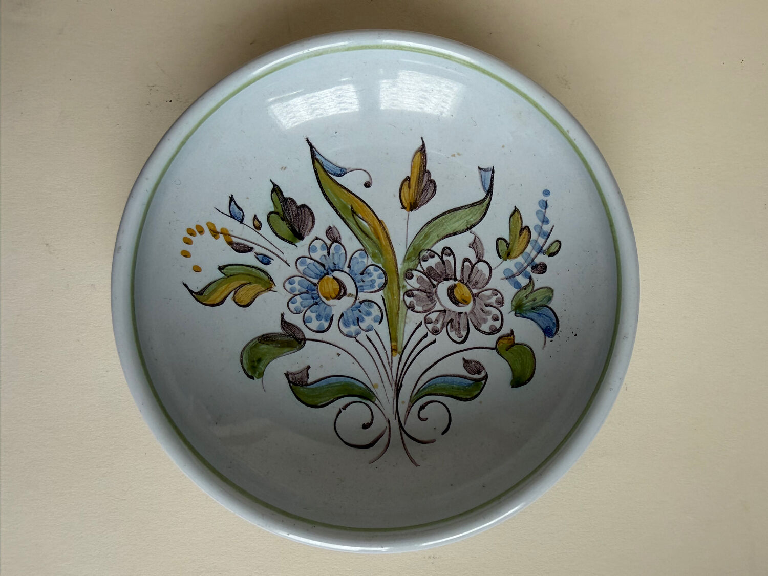 Bowl or catch-all in Montagnon