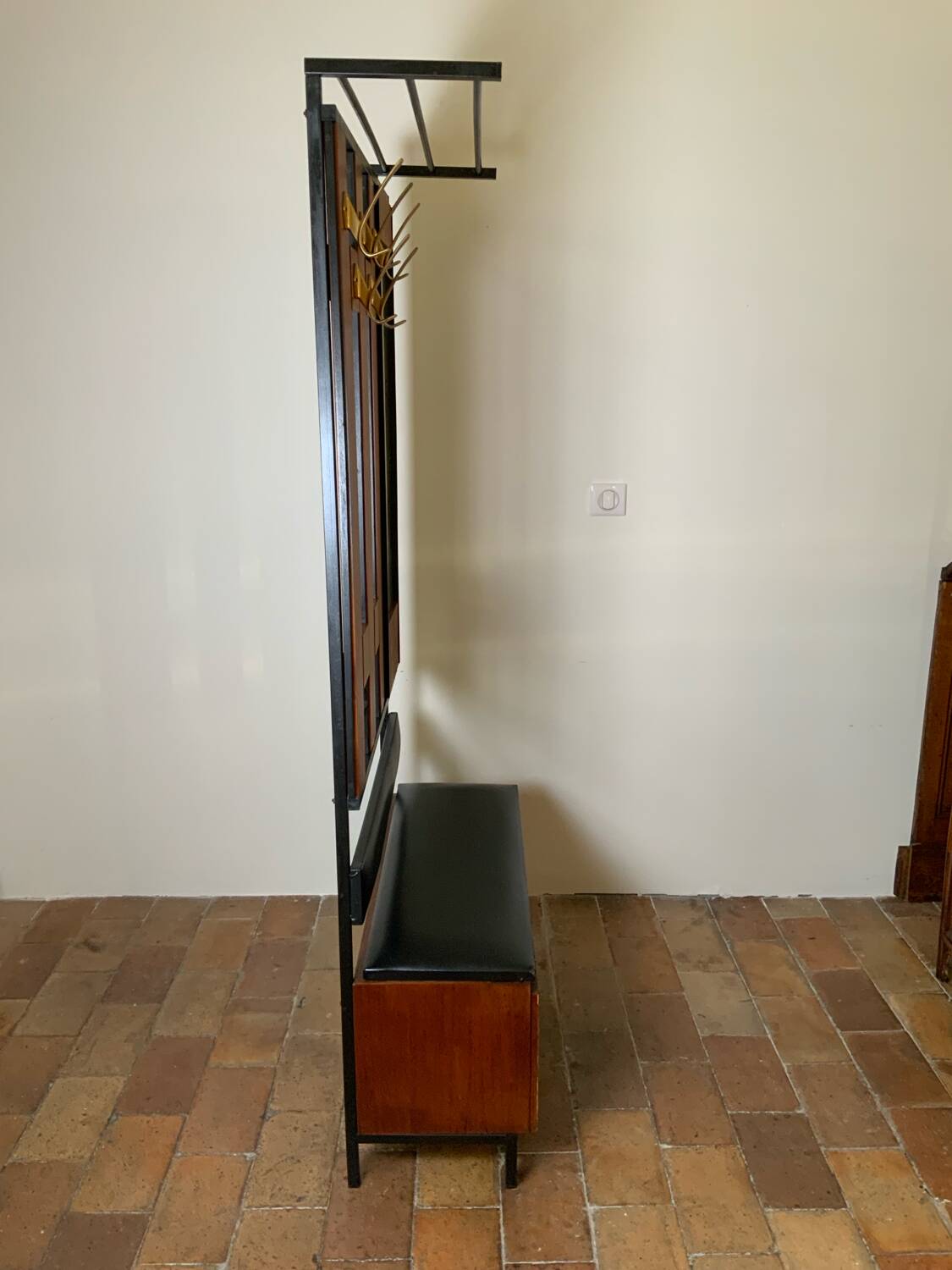 Wall-mounted coat rack