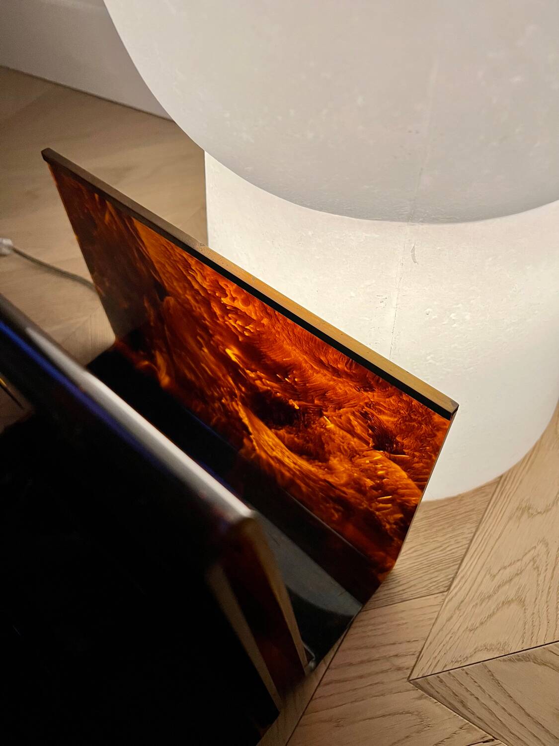 Plexiglas magazine holder