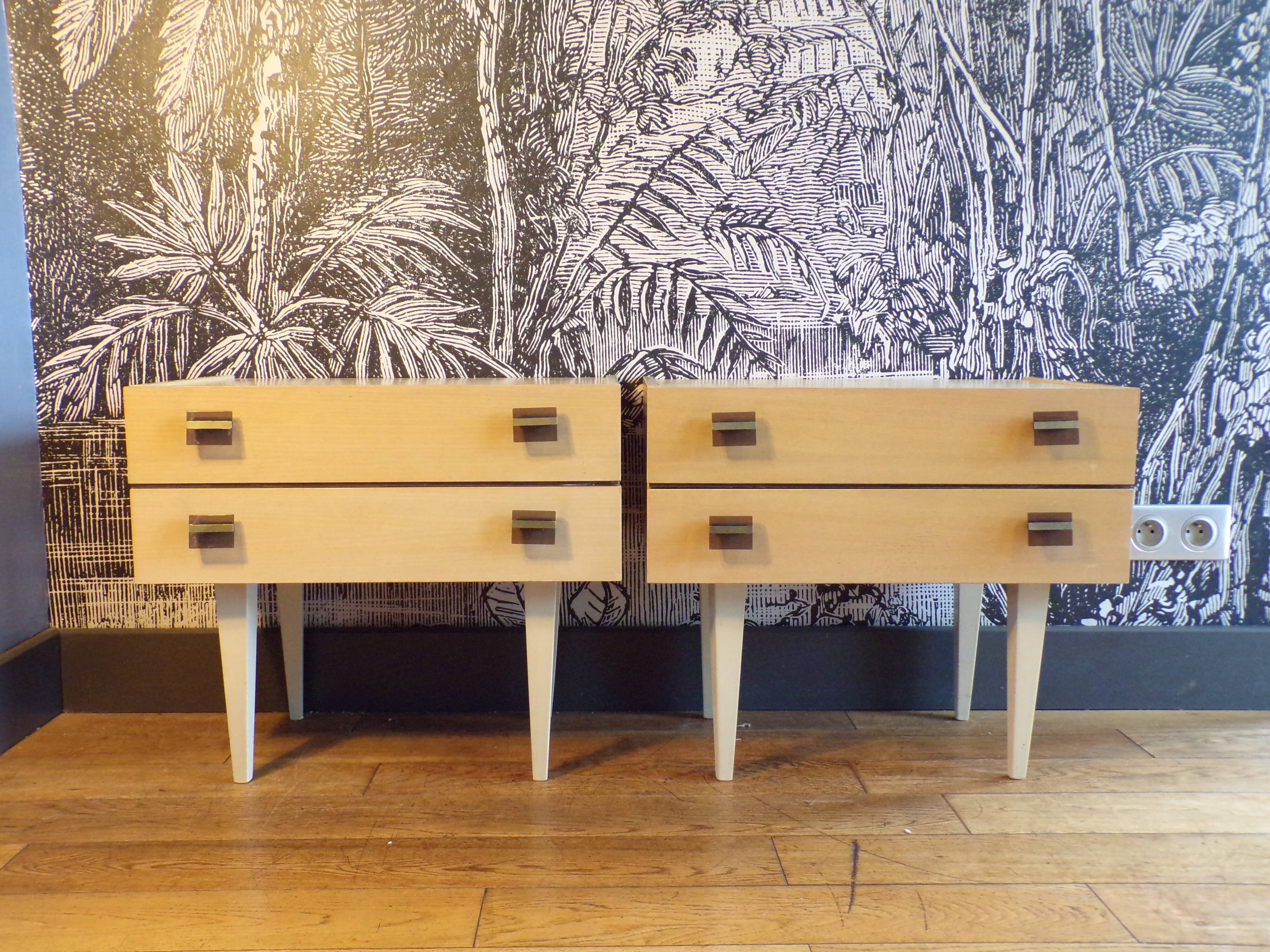 Paire de chevets vinatge en bois blanchi