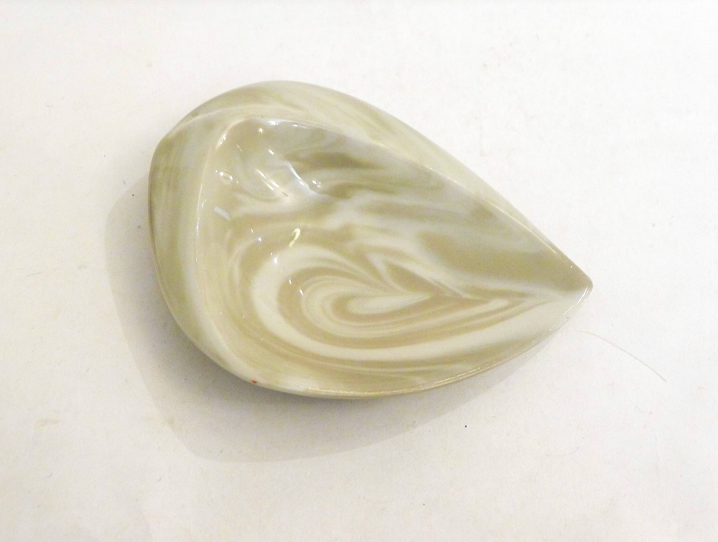 Marbled ceramic soap dish