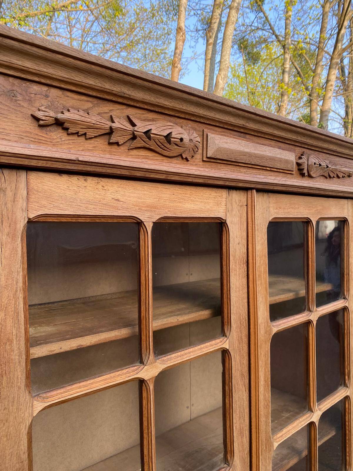 Parisian Art Deco display cabinet from 1950, renovated in raw solid oak, 101cm.