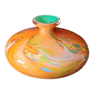 Vase en verre soufflé signé j.m