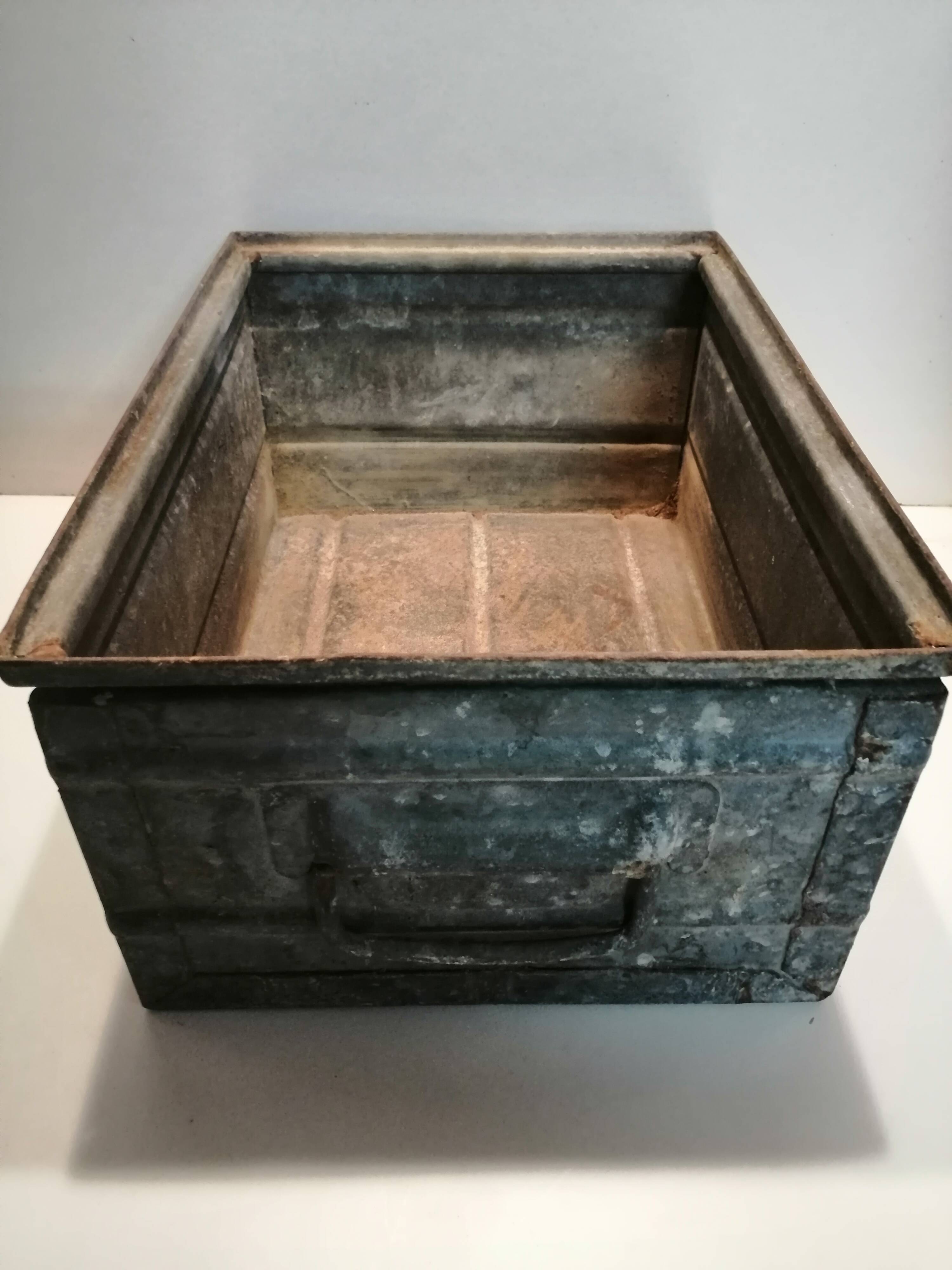 Industrial metal tray or box
