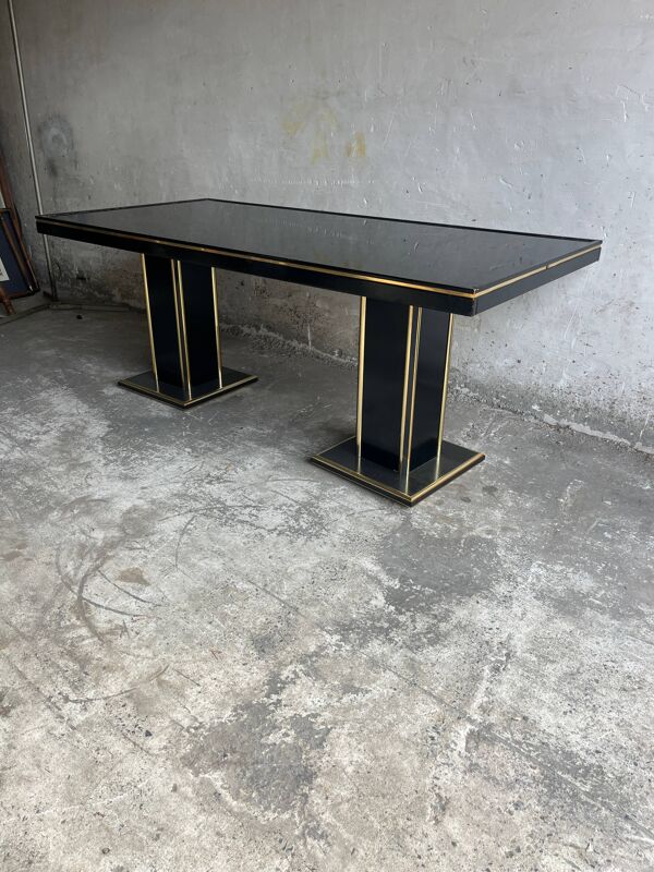 Table de salle à manger en laque noire et laiton avec plateau en verre — Bois laqué, années 1970, double piétement