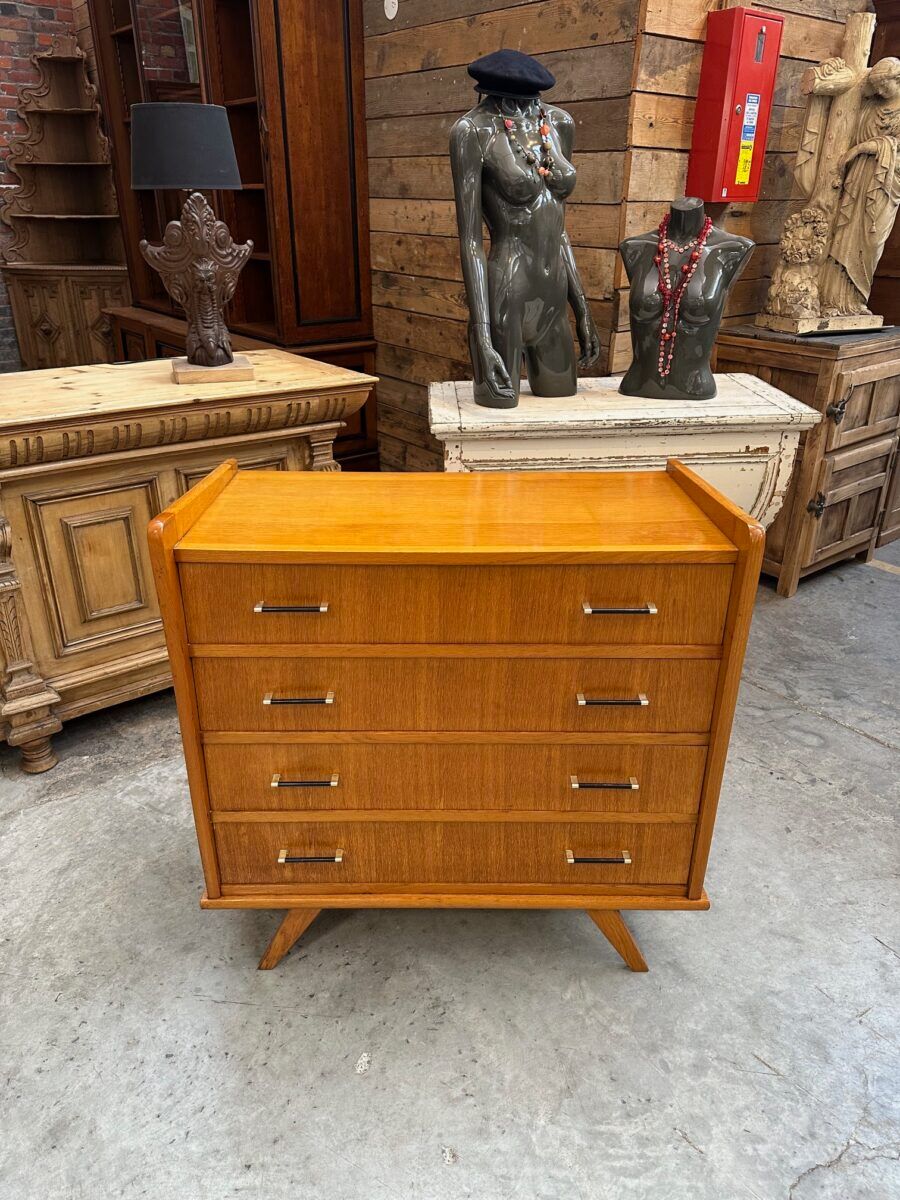 Vintage chest of drawers