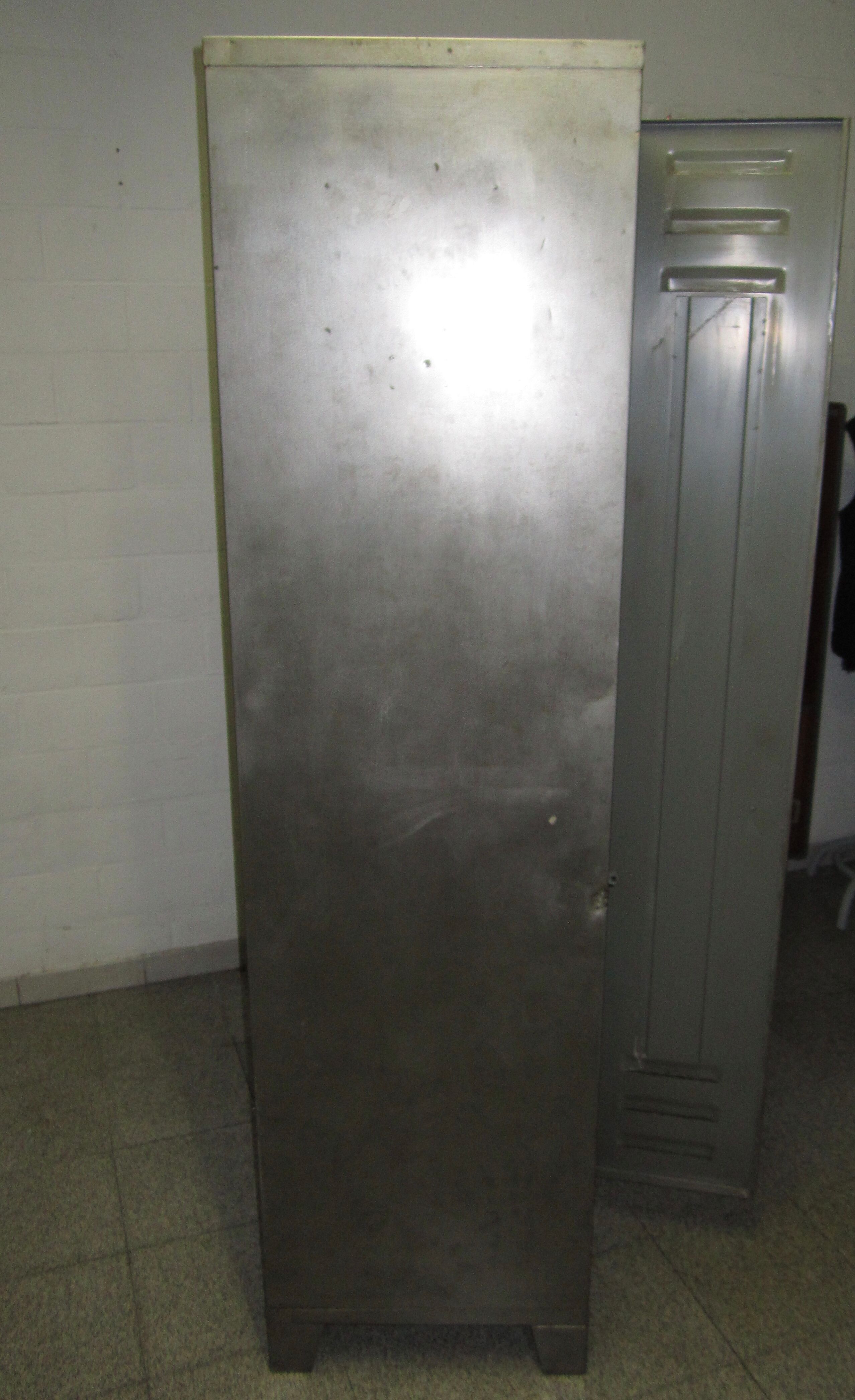 Dressing Cabinet metal