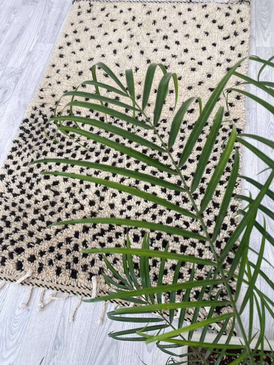 Handcrafted Moroccan Berber carpet 150 x 92 CM