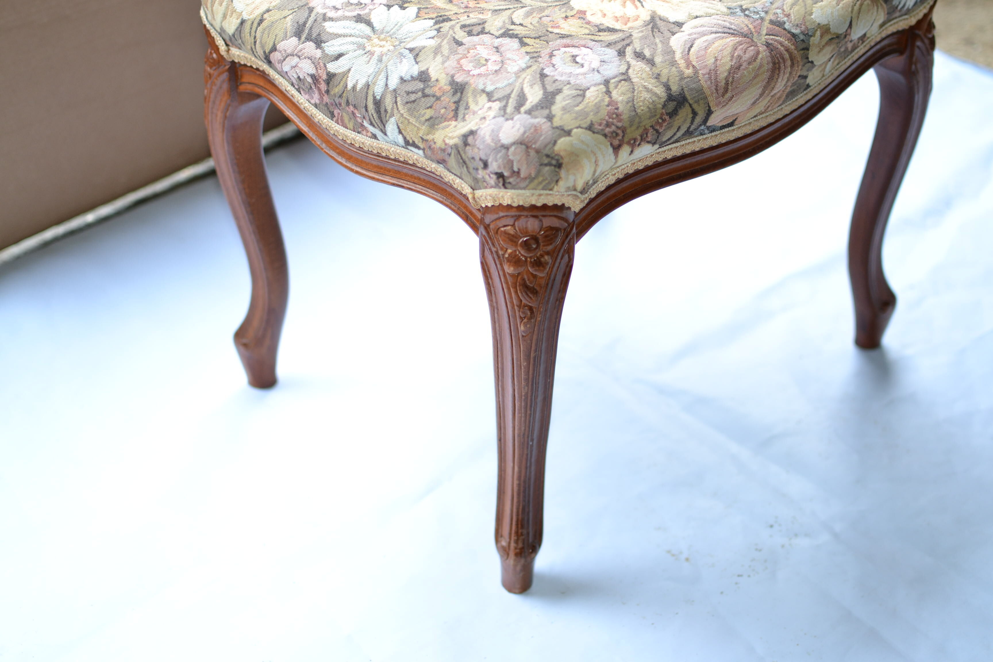 Louis XV style footrest