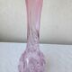 Vase en verre rose