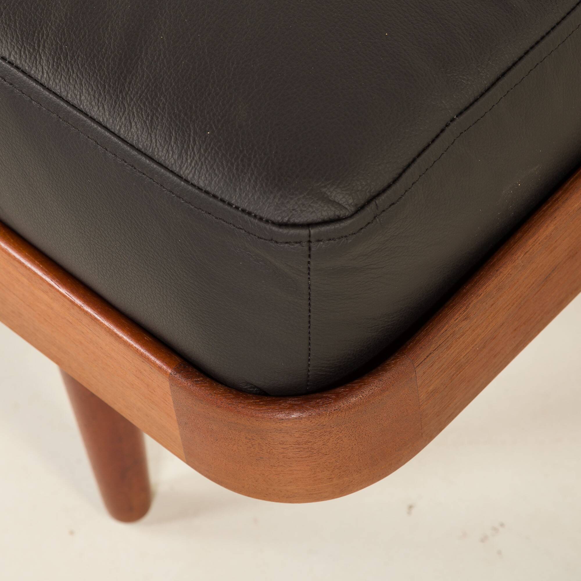 Danish teak daybed in black leather in Hans Wegner style, 1960s