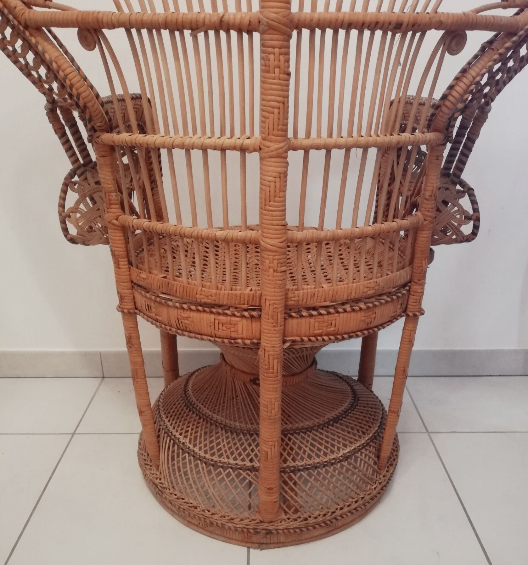 Fauteuil Emmanuelle ou fauteuil paon en rotin