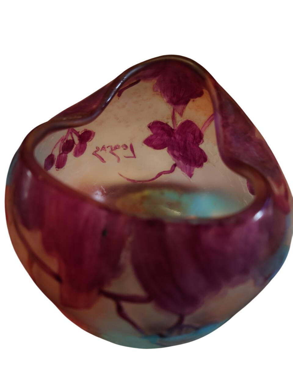 petit vase boule verre multicouche dégagé a l'acide de cassis et rechaussé de peinture signé Theodor