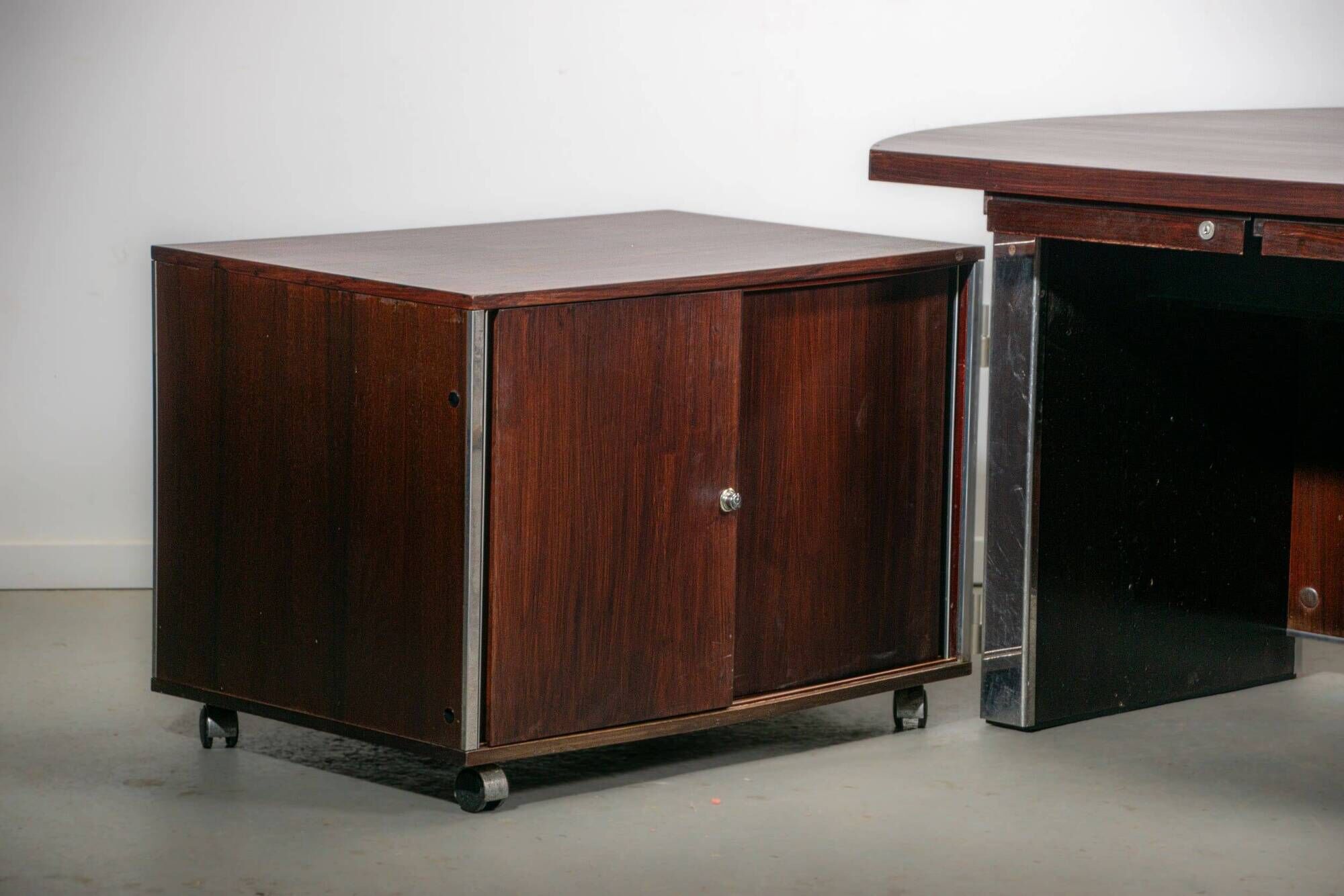 Galileo series executive desk designed by Ennio Fazioli for MIM Roma