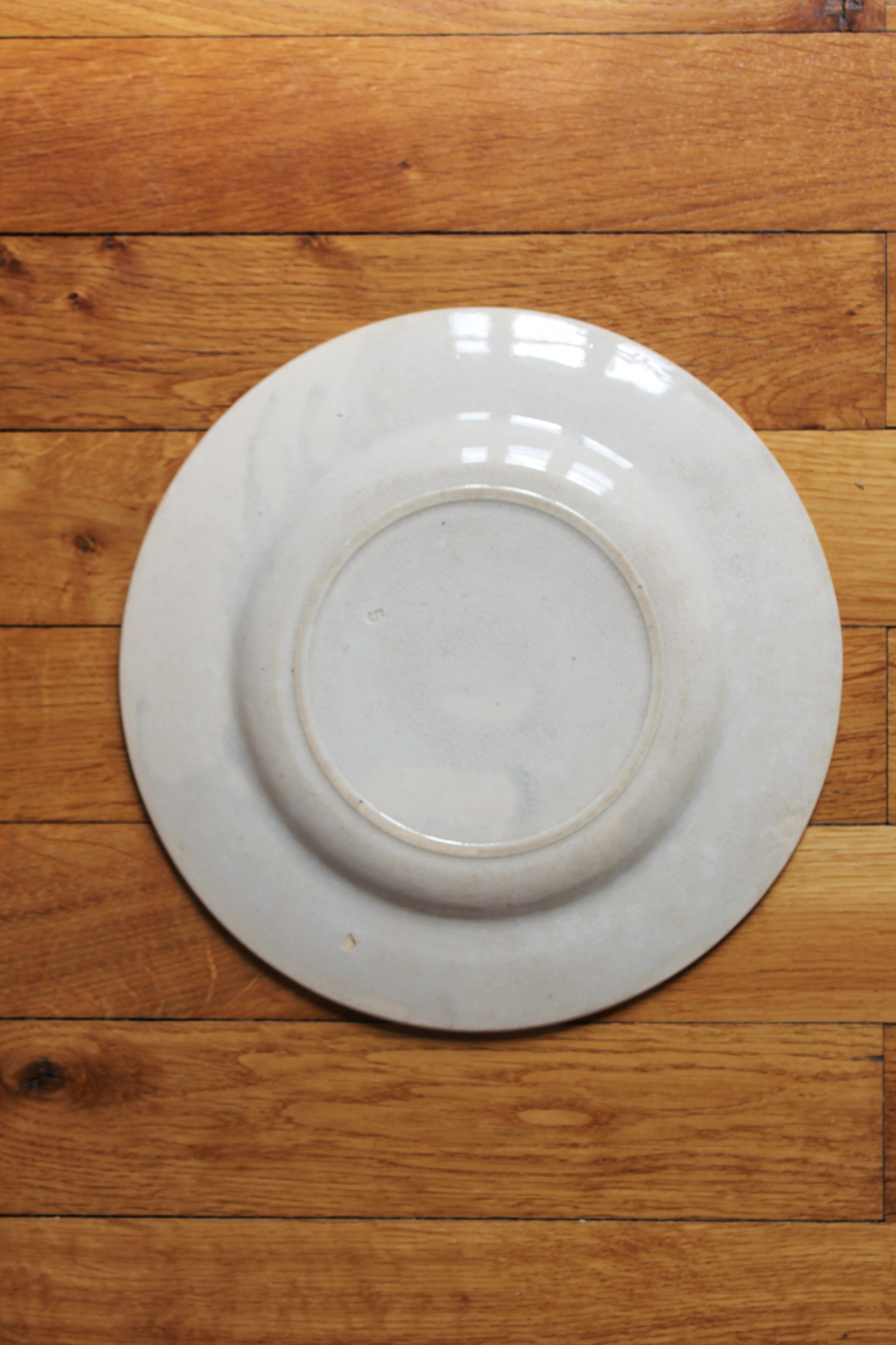 Round ironstone dish decorated with vines and grapes, late 19th-early 20th century