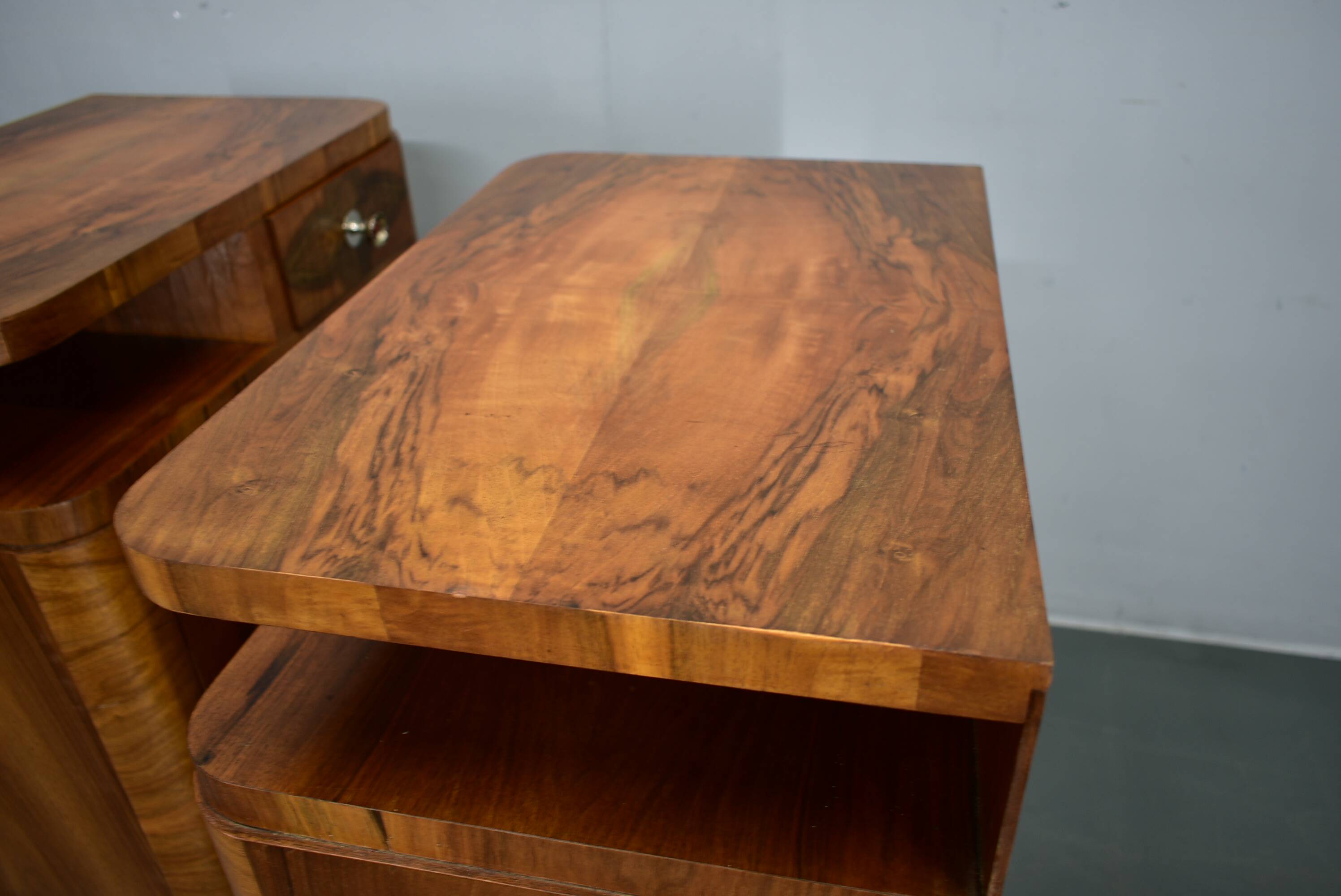 Table de chevet art déco des années 1937, Tchécoslovaquie