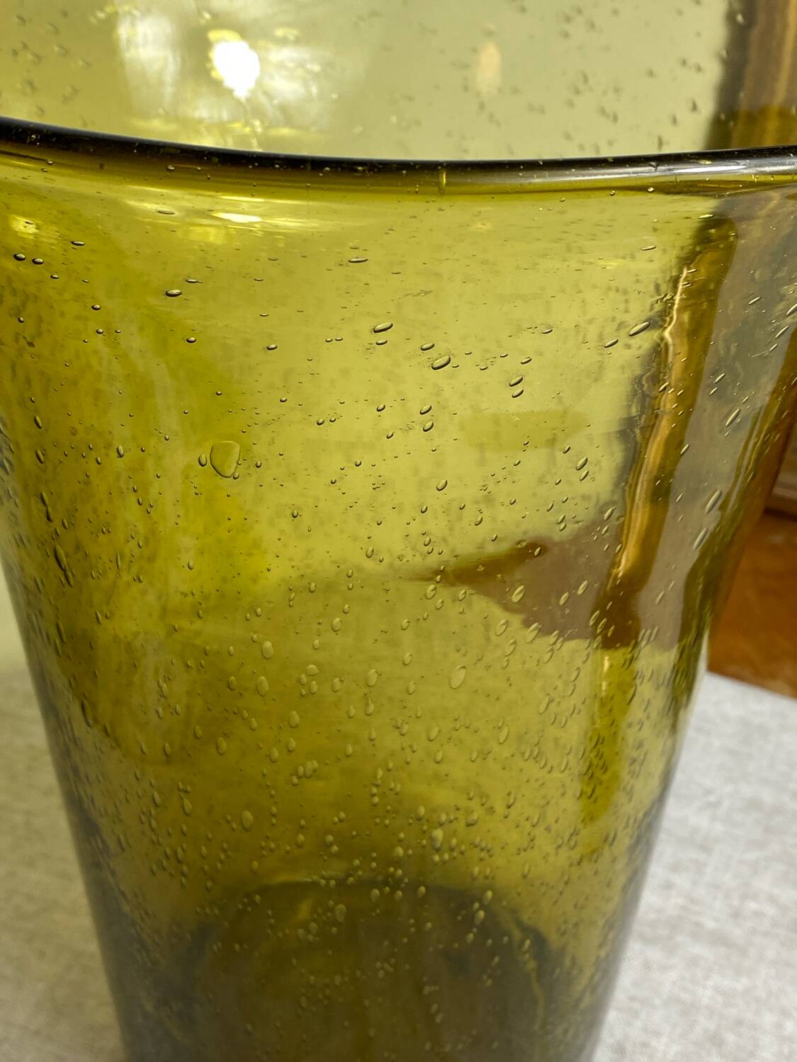 Grand vase en verre bullé et soufflé Biot