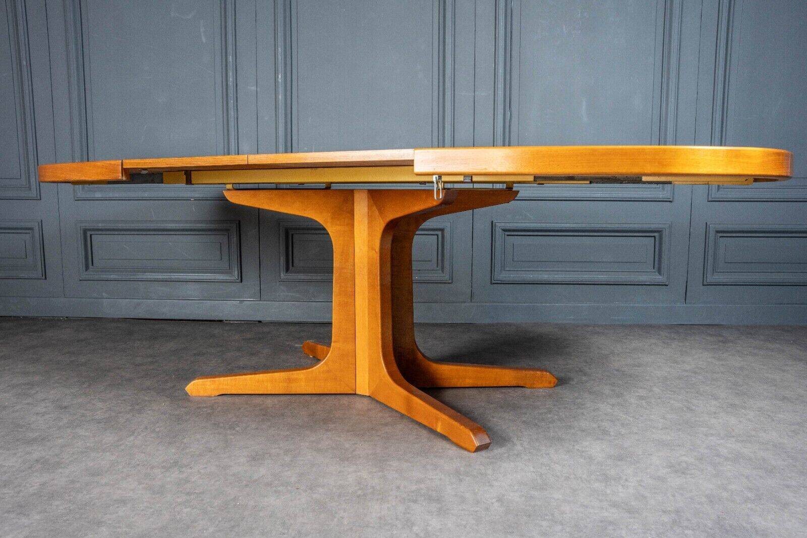 Dining room table with extensions French work 1970