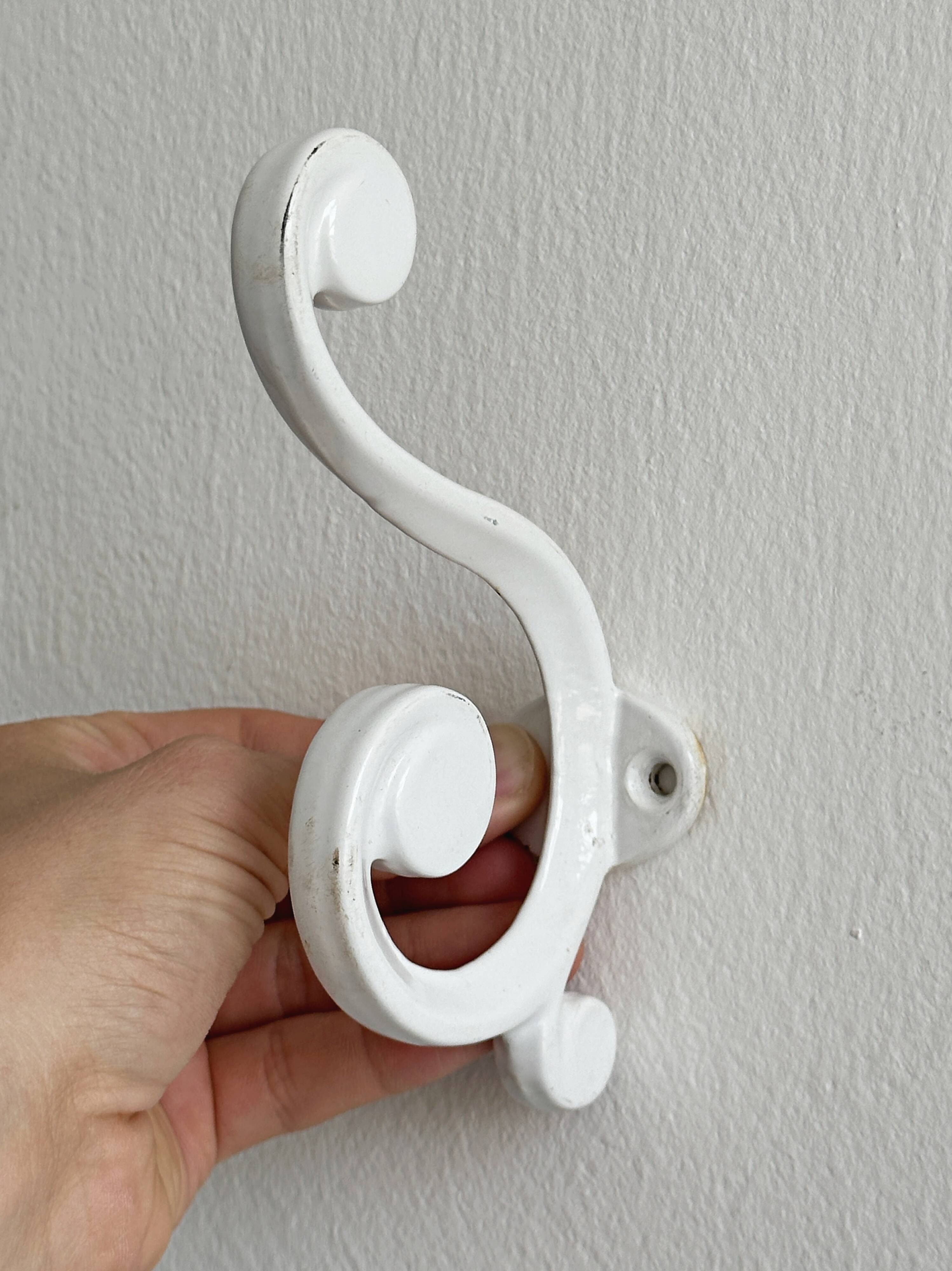 Set of 4 white lacquered metal hooks,
