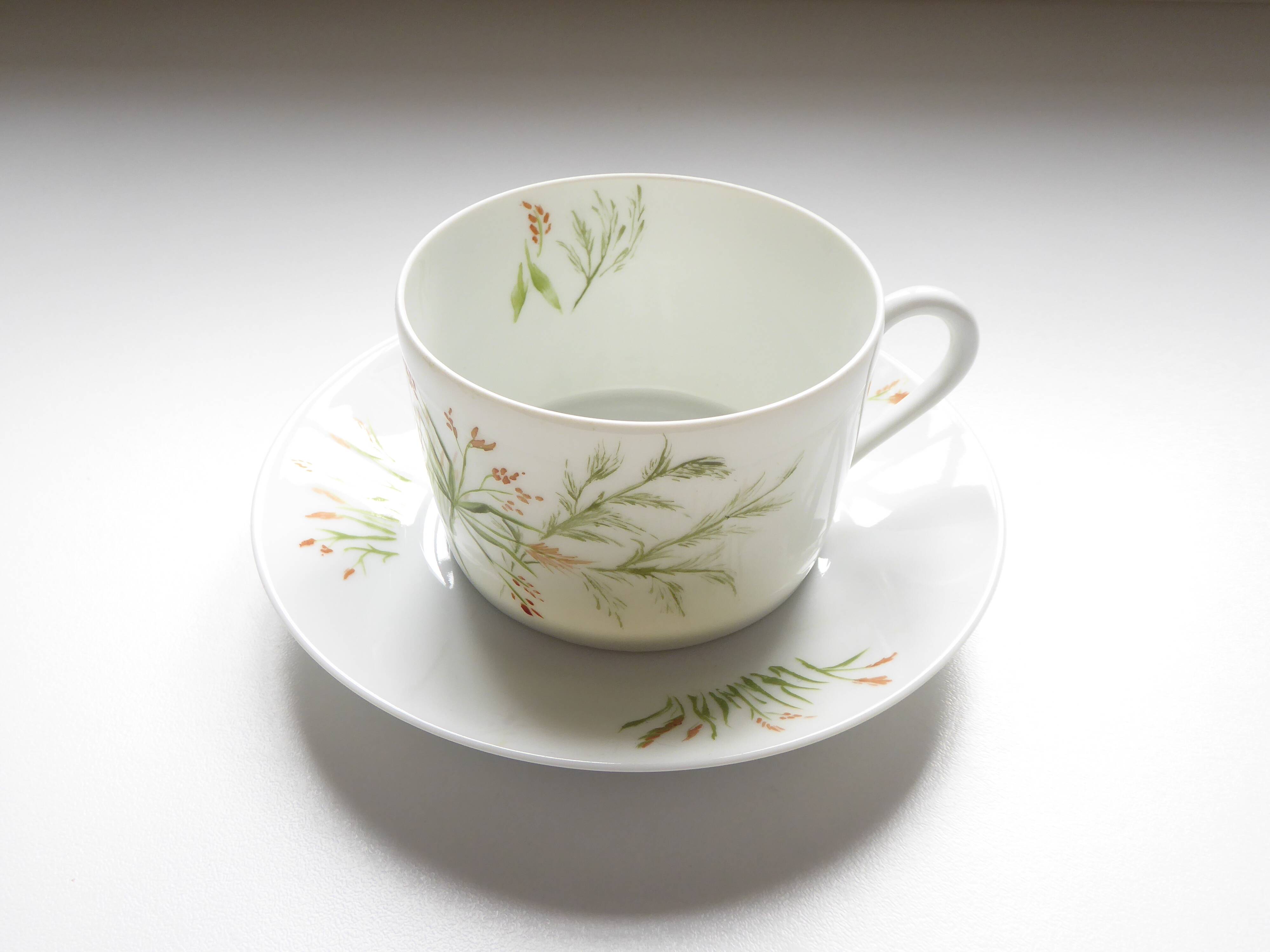 Tasse en porcelaine de Limoges