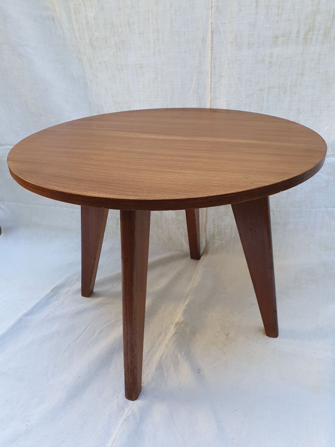 Coffee or side table round oak