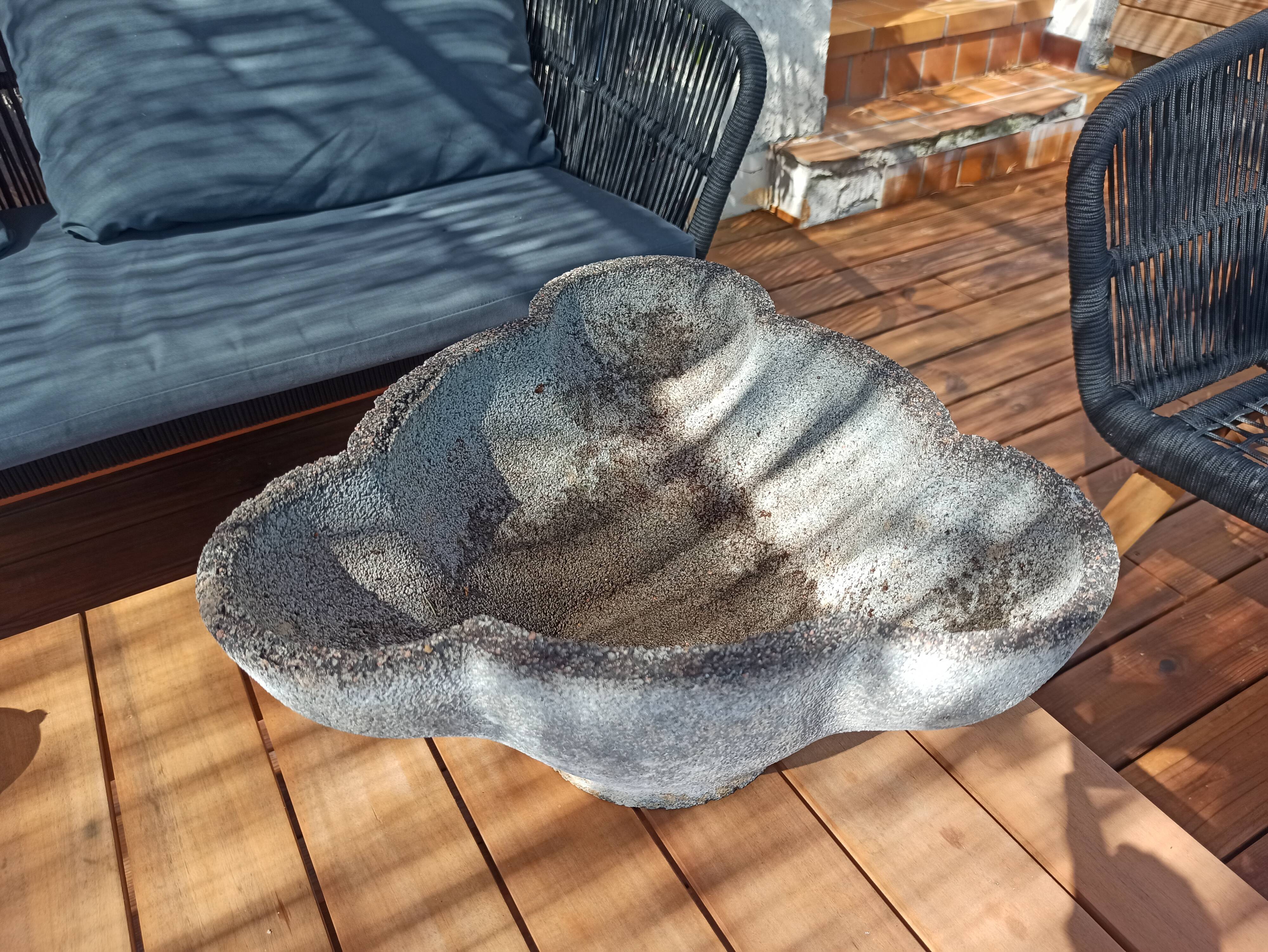 Trilobed cement planter